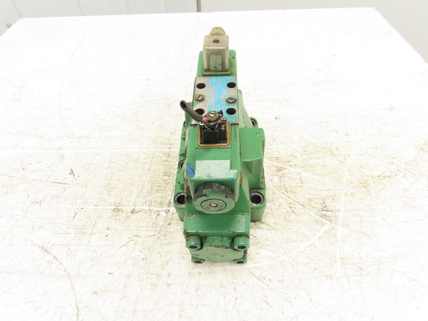 Vickers DG5S-8-2C-T-M-U-HL7-40 Directional Control Solenoid Valve 24VDC