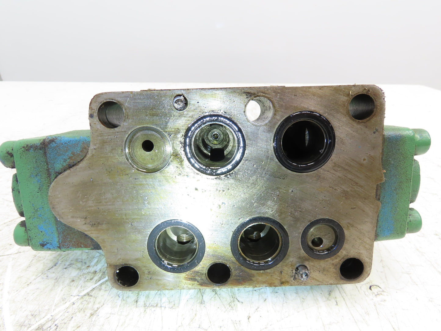 Vickers DG5S-8-2C-T-M-U-HL7-40 Directional Control Solenoid Valve 24VDC