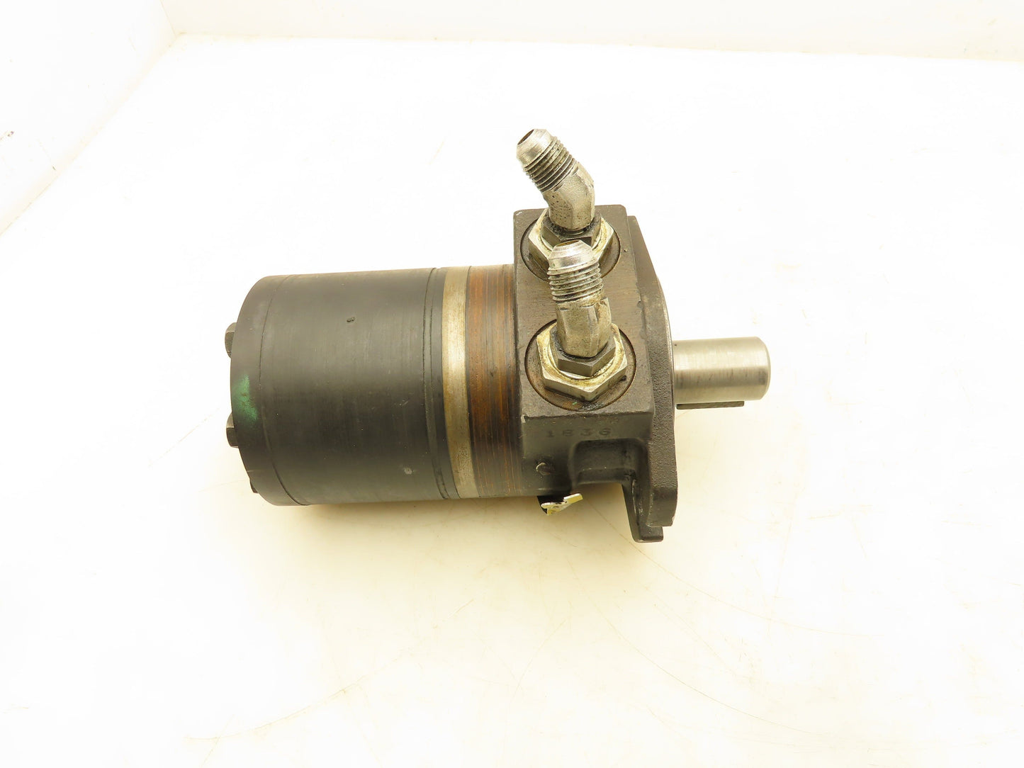 Parker 060-220-AS-TT Hydraulic Motor 2-Bolt SAE 1" Shaft