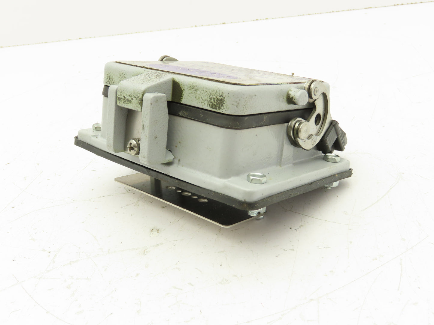 Mencom DP-2RJ45-32 Panel Interface Connector Duplex Outlet 15A 125V