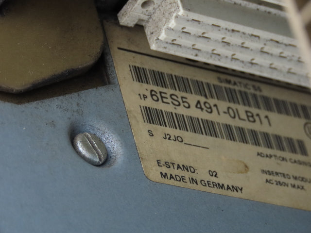 Siemens 6ES5 700-3LA12 Simatic PLC Slot Rack Chassis w/Adaptor Casing