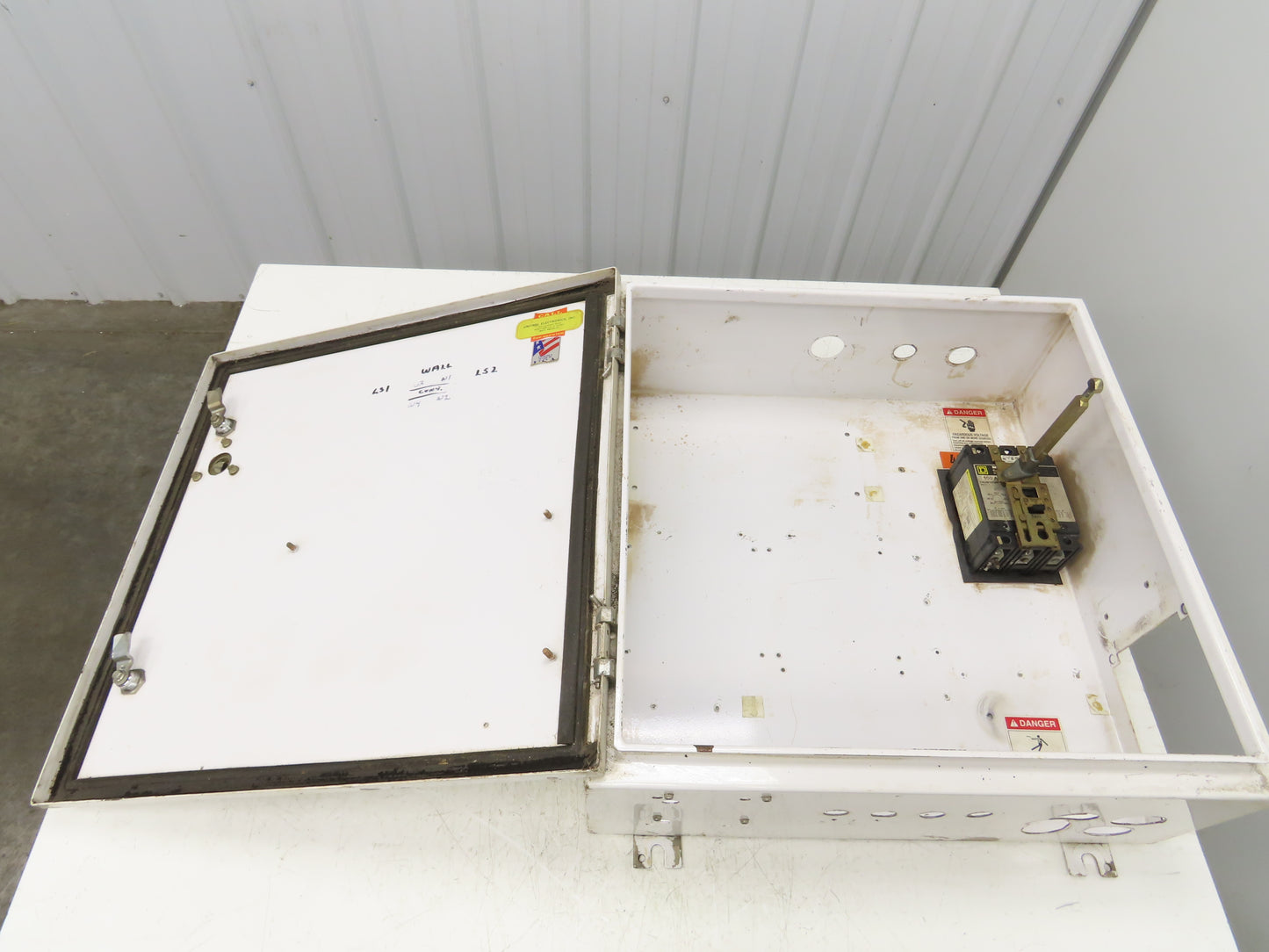 Hoffman A242408LP Electrical Enclosure Control Panel 24x24x8" Disconnect 100A