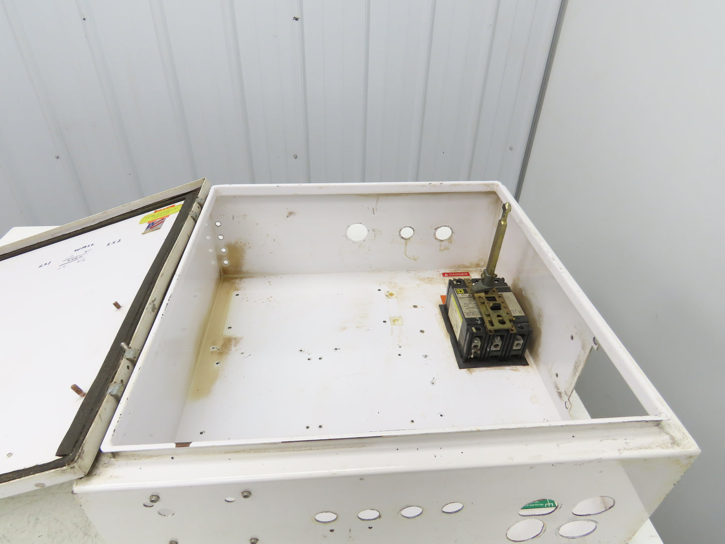 Hoffman A242408LP Electrical Enclosure Control Panel 24x24x8" Disconnect 100A