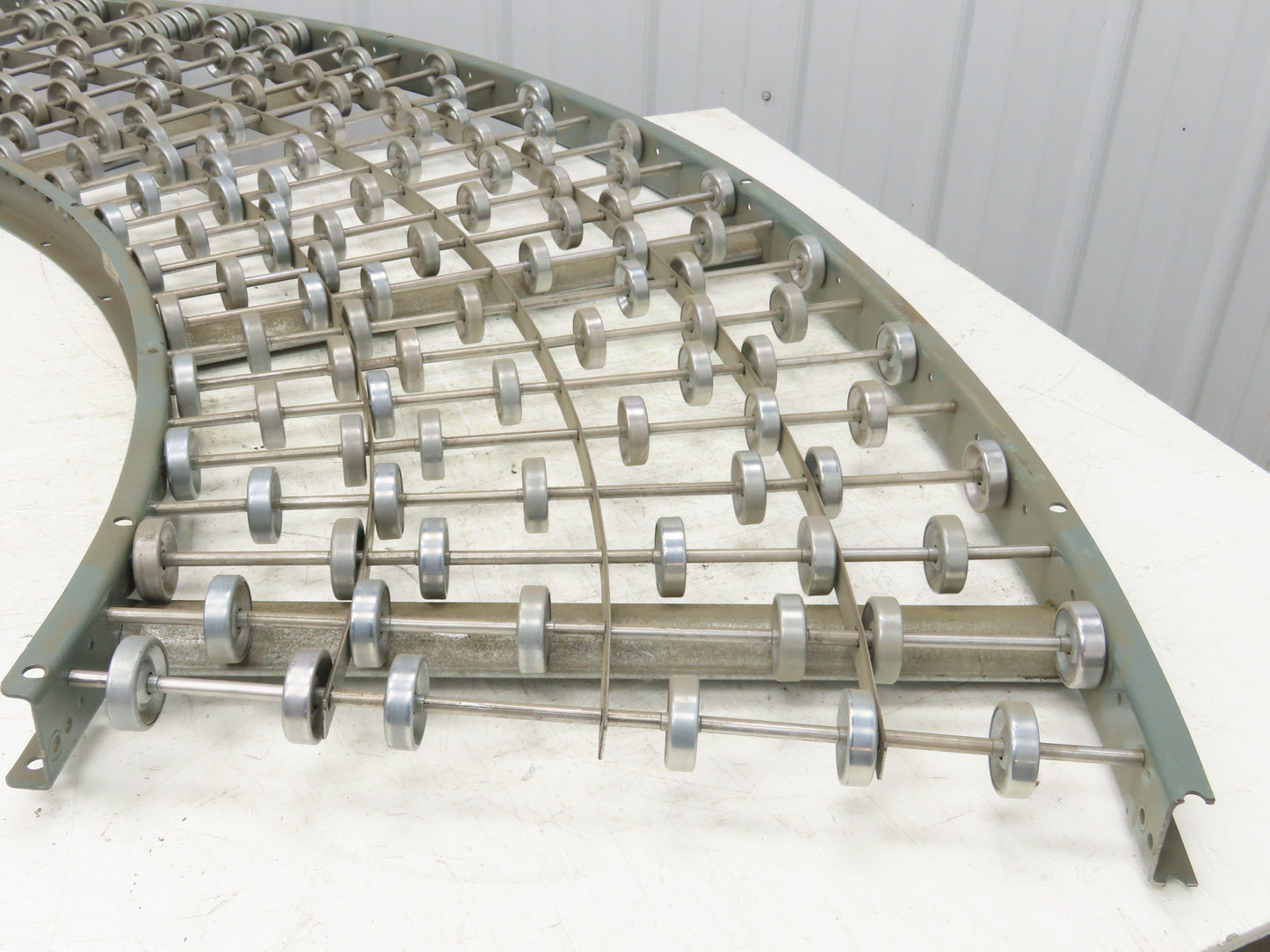 Hytrol 24"x 90 Deg Skatewheel Conveyor Section 22"BF Steel Gravity Roller