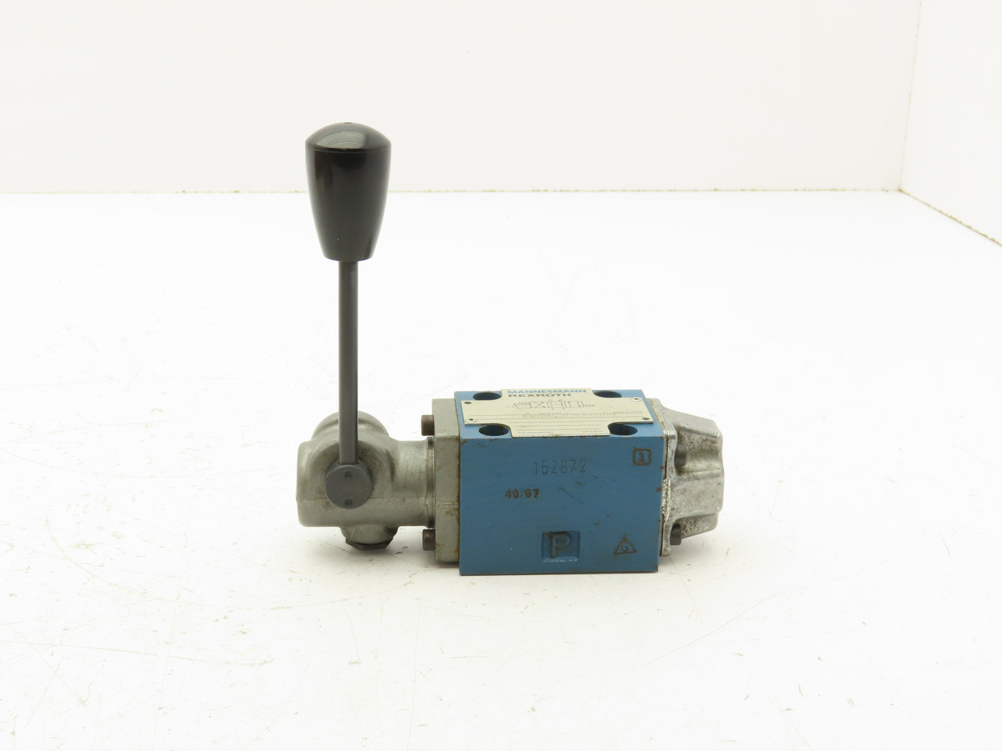 Rexroth 4WMM6J53/B08V Manual Hydraulic Directional Spool Valve 3-Position