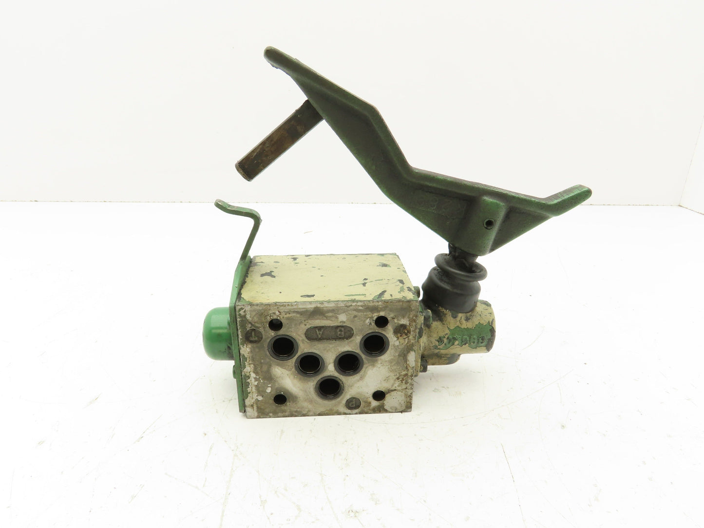 Parker D3ML4B10X4384 Hydraulic Directional Control Valve 2-Position 3000 PSI