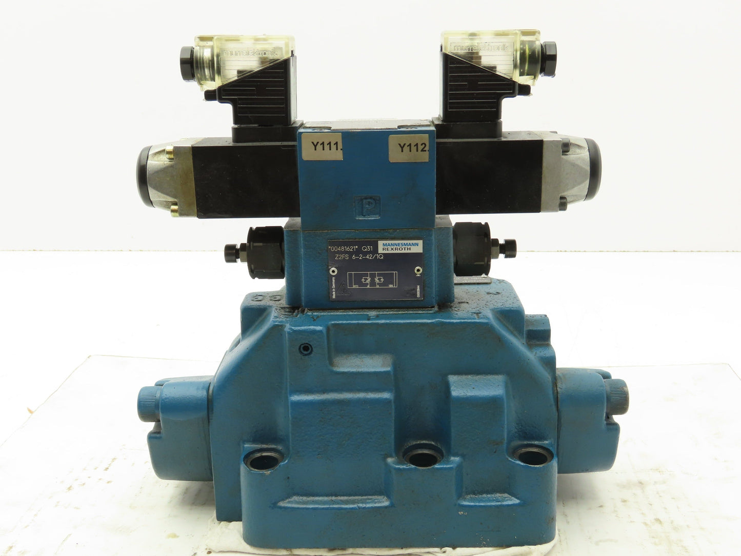 Rexroth 4WEH22 J74/ 4WE6 J53/AG24NK4/B08 Directional Control Solenoid Valve 24V