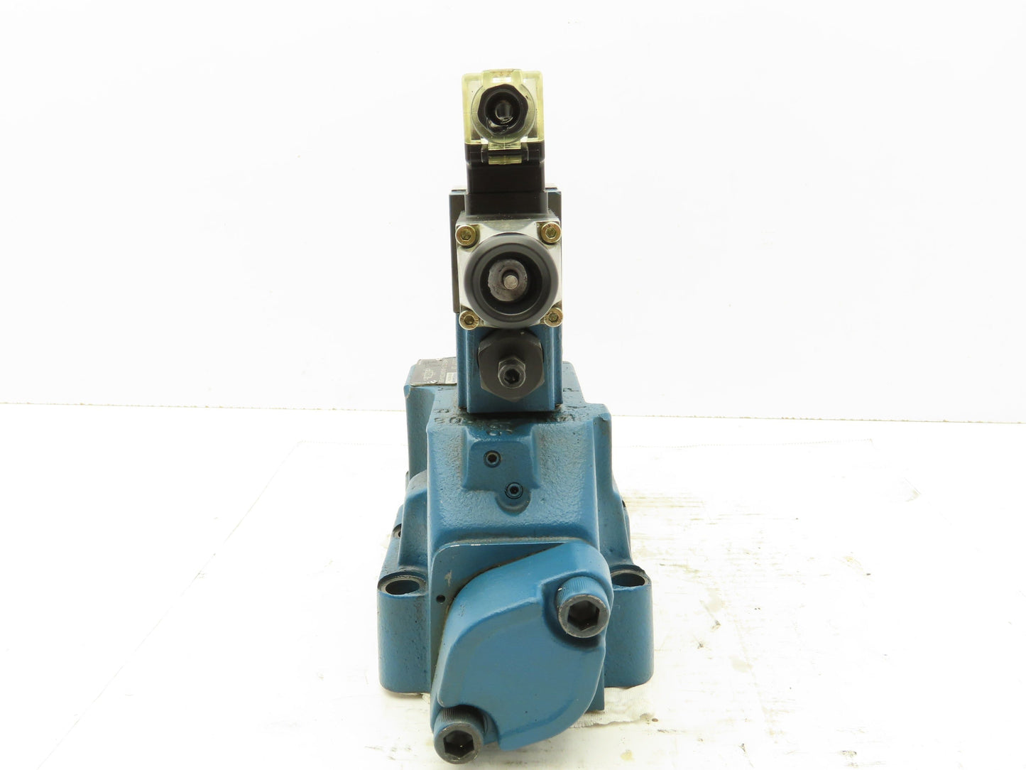 Rexroth 4WEH22 J74/ 4WE6 J53/AG24NK4/B08 Directional Control Solenoid Valve 24V