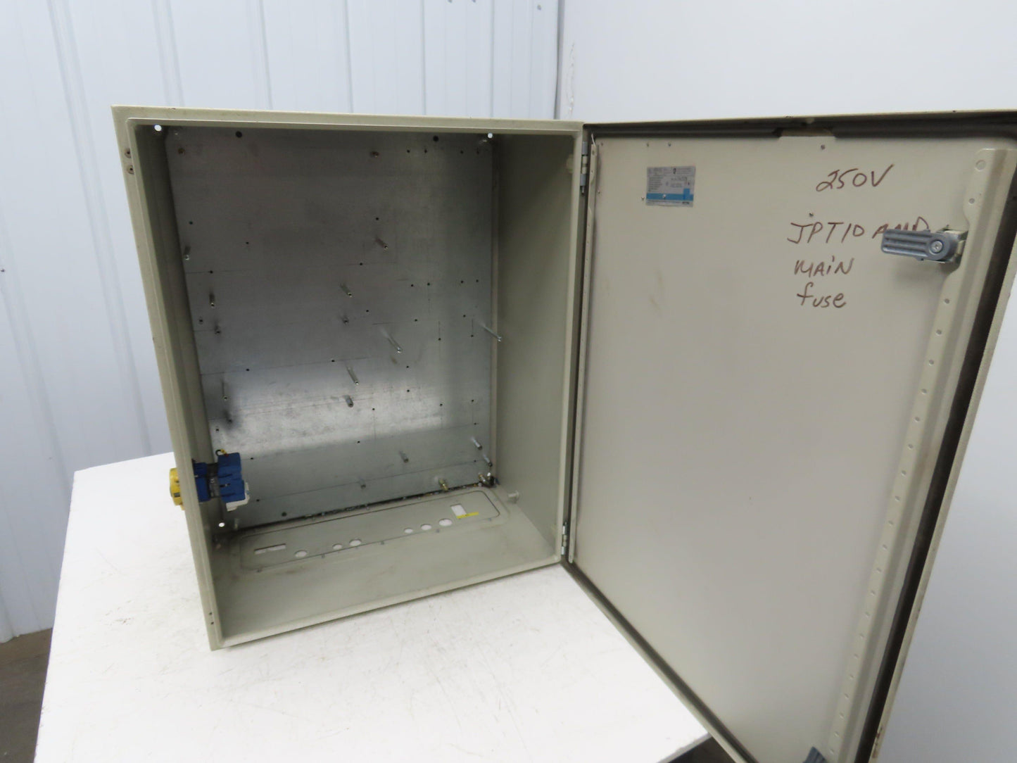 Rittal 1376 Electrical Enclosure 760x600x350mm Backplate Wall Mount