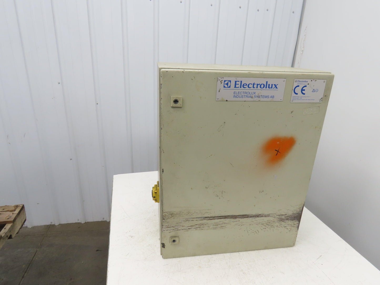 Rittal 1376 Electrical Enclosure 760x600x350mm Backplate Wall Mount