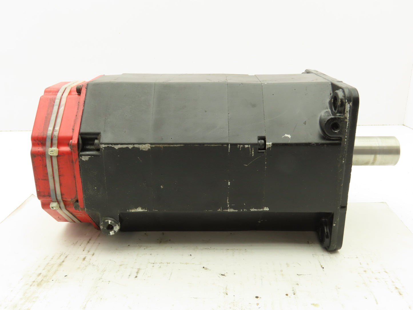 Fanuc A06B-0142-B177 AC Servo Motor 2.1kW 2000 RPM 186V 7.4A 3PH