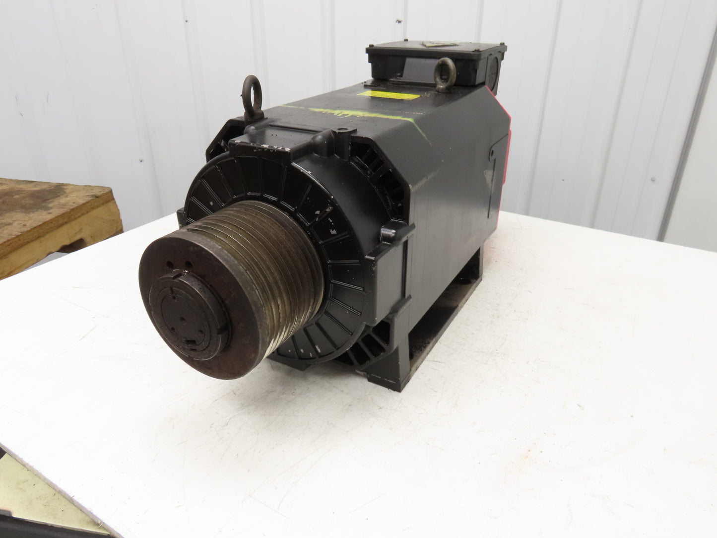 Fanuc A06B-0831-B200 AC Spindle Servo Motor 22kw 4500RPM 4 Pole 3Ph 217V