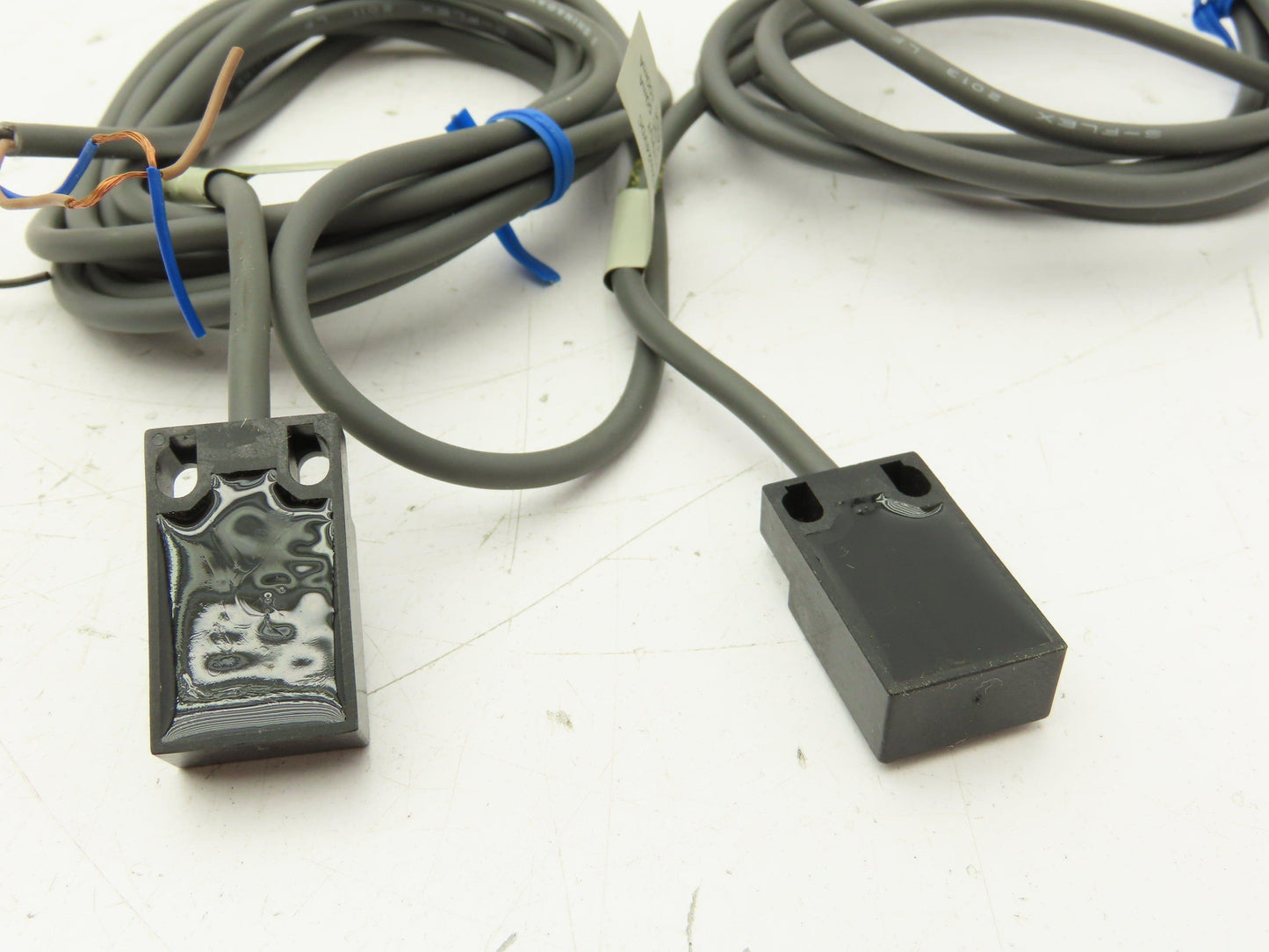 Omron TL-W5MC2 Flat Inductive Proximity Sensor 5mm Lot of 2