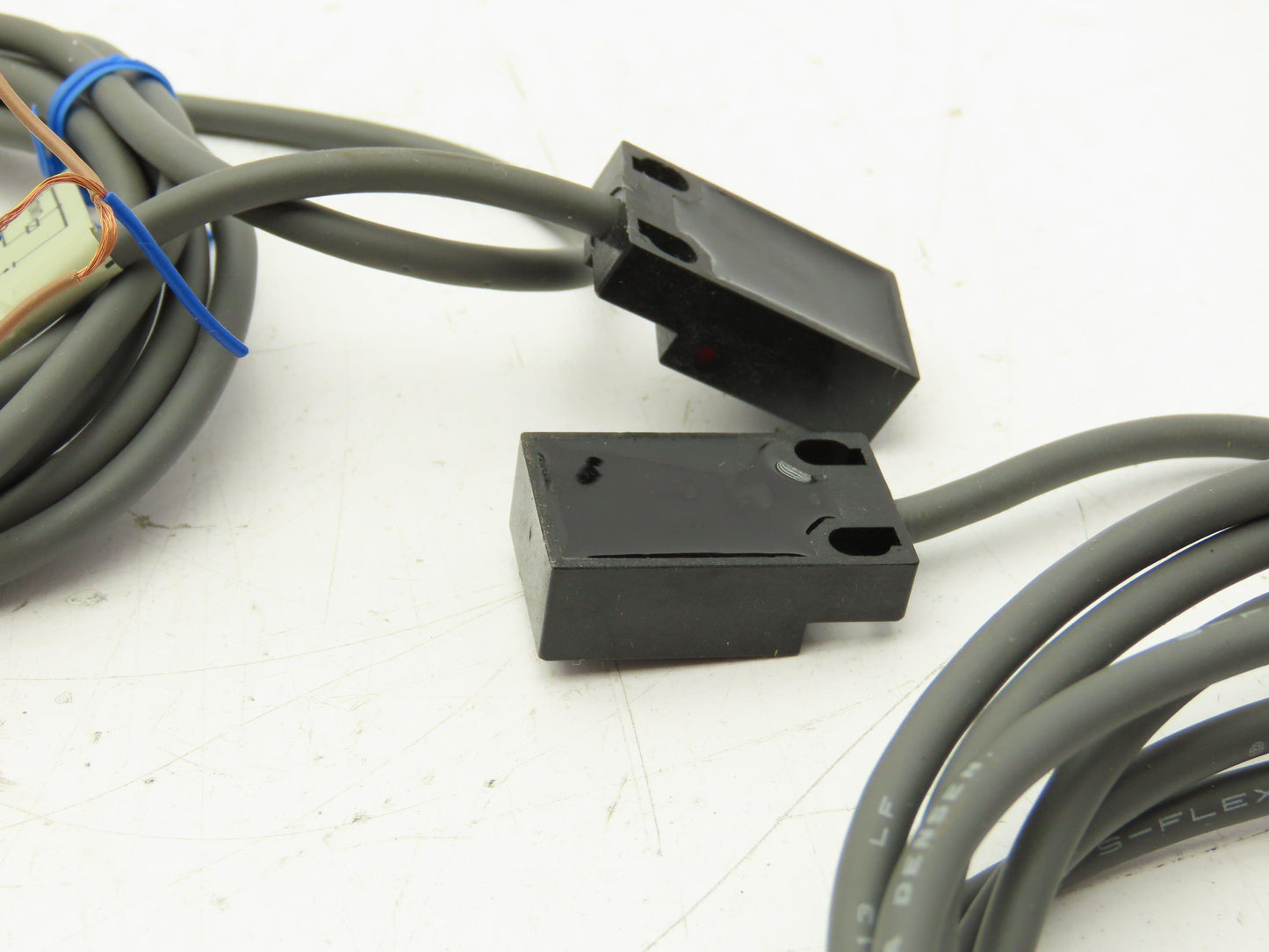 Omron TL-W5MC2 Flat Inductive Proximity Sensor 5mm Lot of 2