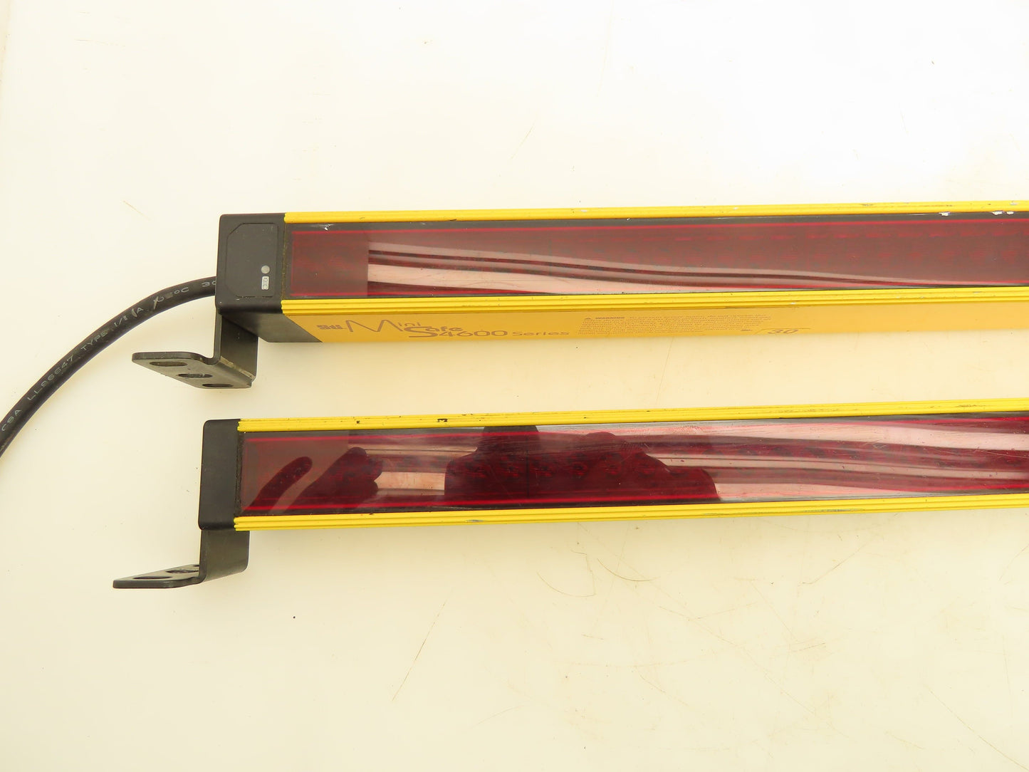 STI MS46-30-700-Q1-X Light Curtain Transmitter And Receiver Set 24VDC Input 70mm