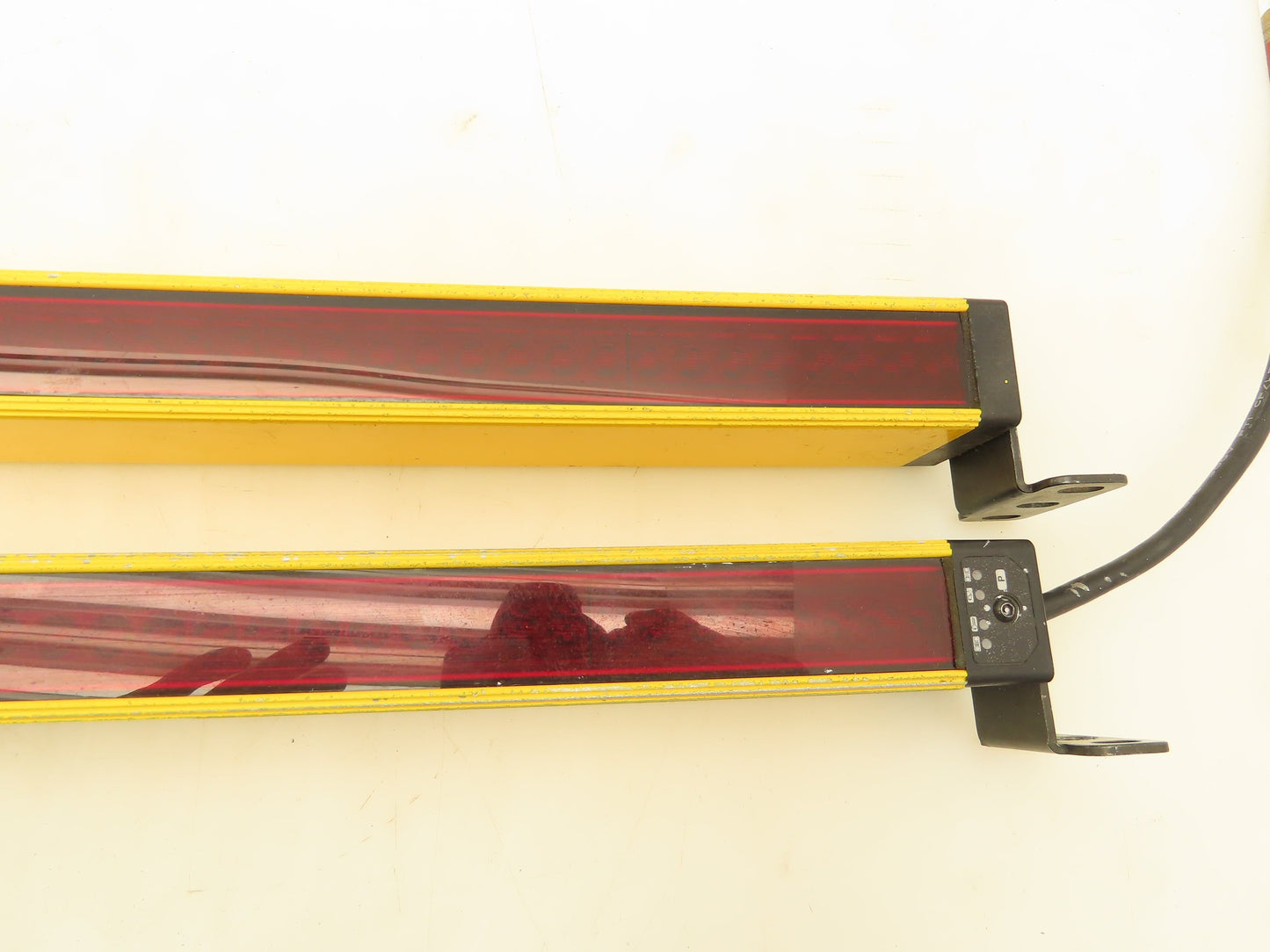 STI MS46-30-700-Q1-X Light Curtain Transmitter And Receiver Set 24VDC Input 70mm