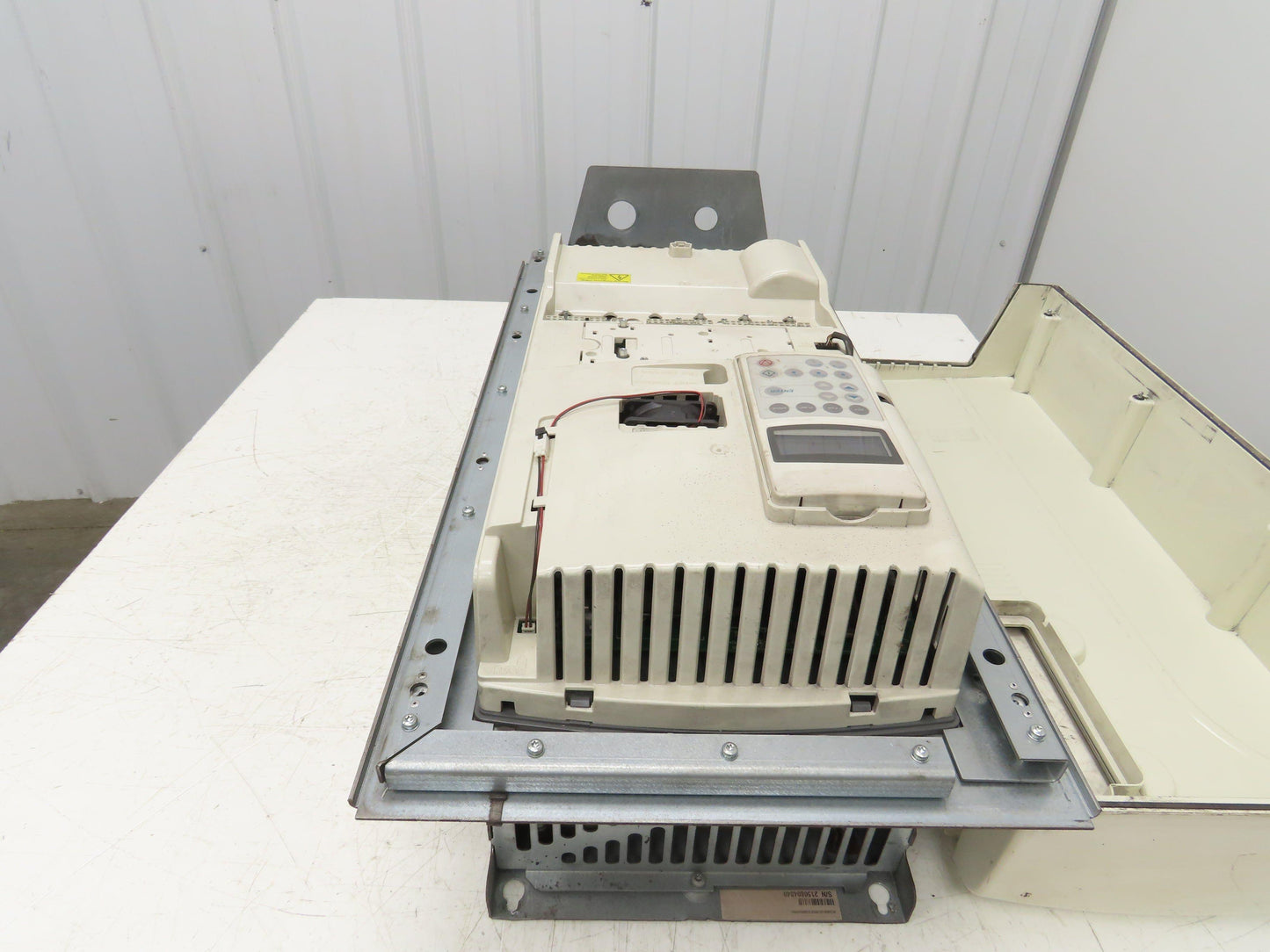 ABB ACS800-U1-0050-5+B056-P901 AC Variable Frequency Drive 50Hp 3Ph 480V 65A