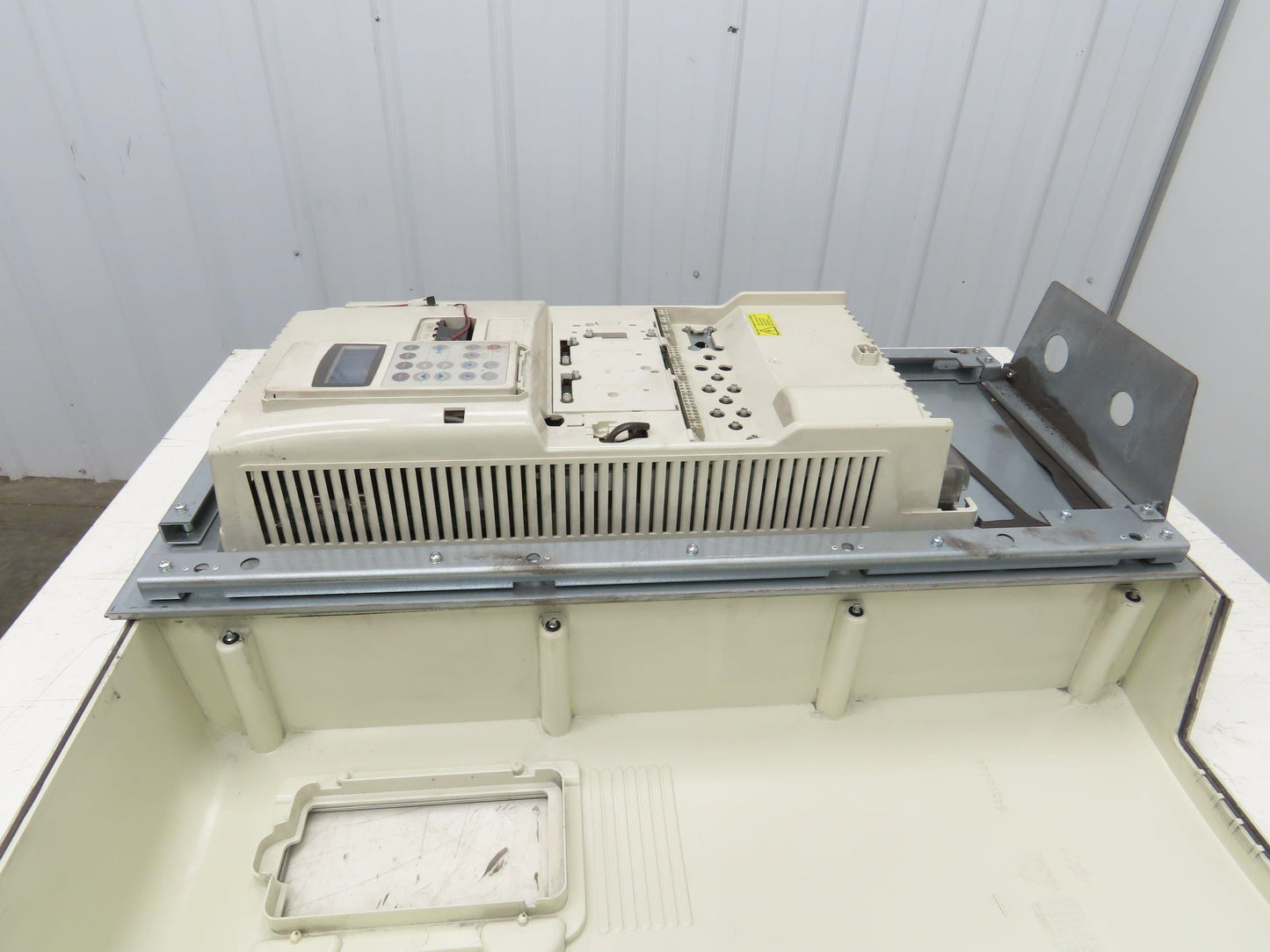 ABB ACS800-U1-0050-5+B056-P901 AC Variable Frequency Drive 50Hp 3Ph 480V 65A