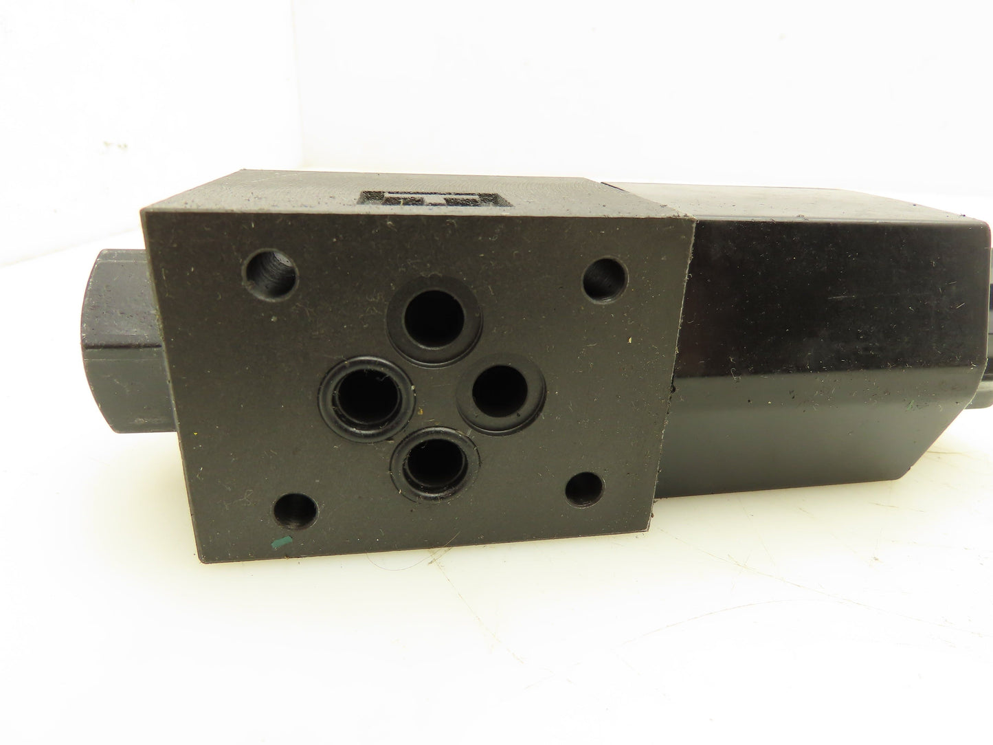 Yuken DSG-01-2B2-D24-N1-50 Directional Control Solenoid Valve 24VDC