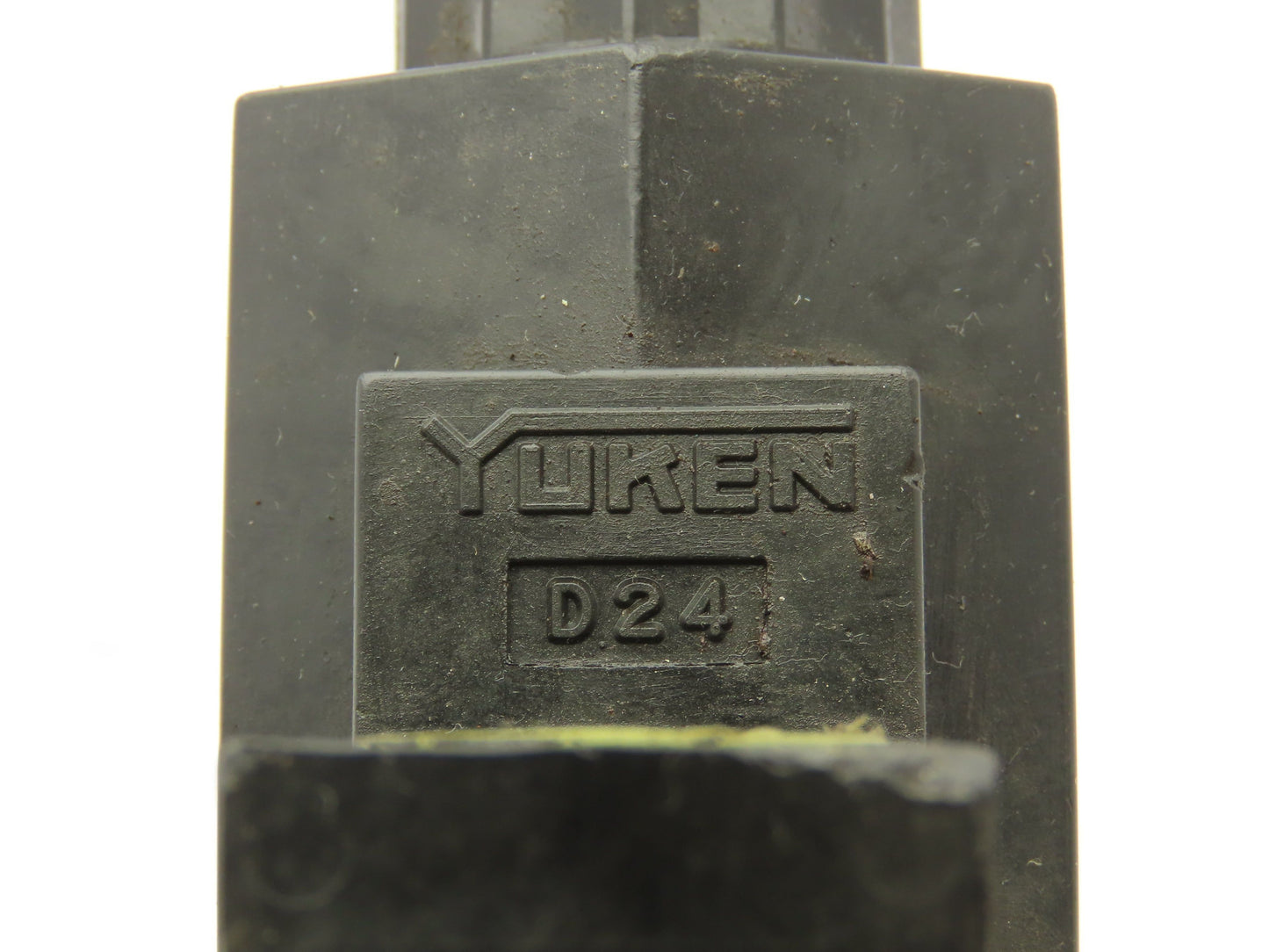 Yuken DSG-01-2D2-D24-50 Hydraulic Directional Control Solenoid Valve 24VDC