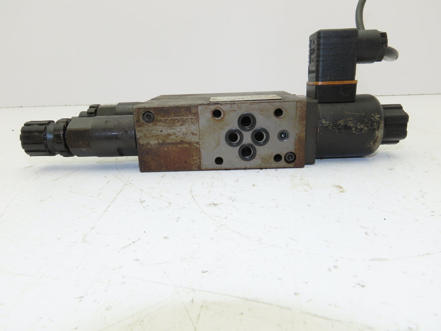 Nachi OGS-G01-PCC-K-D2-21 Hydraulic 2-Pressure Reducing Modular Valve 24VDC