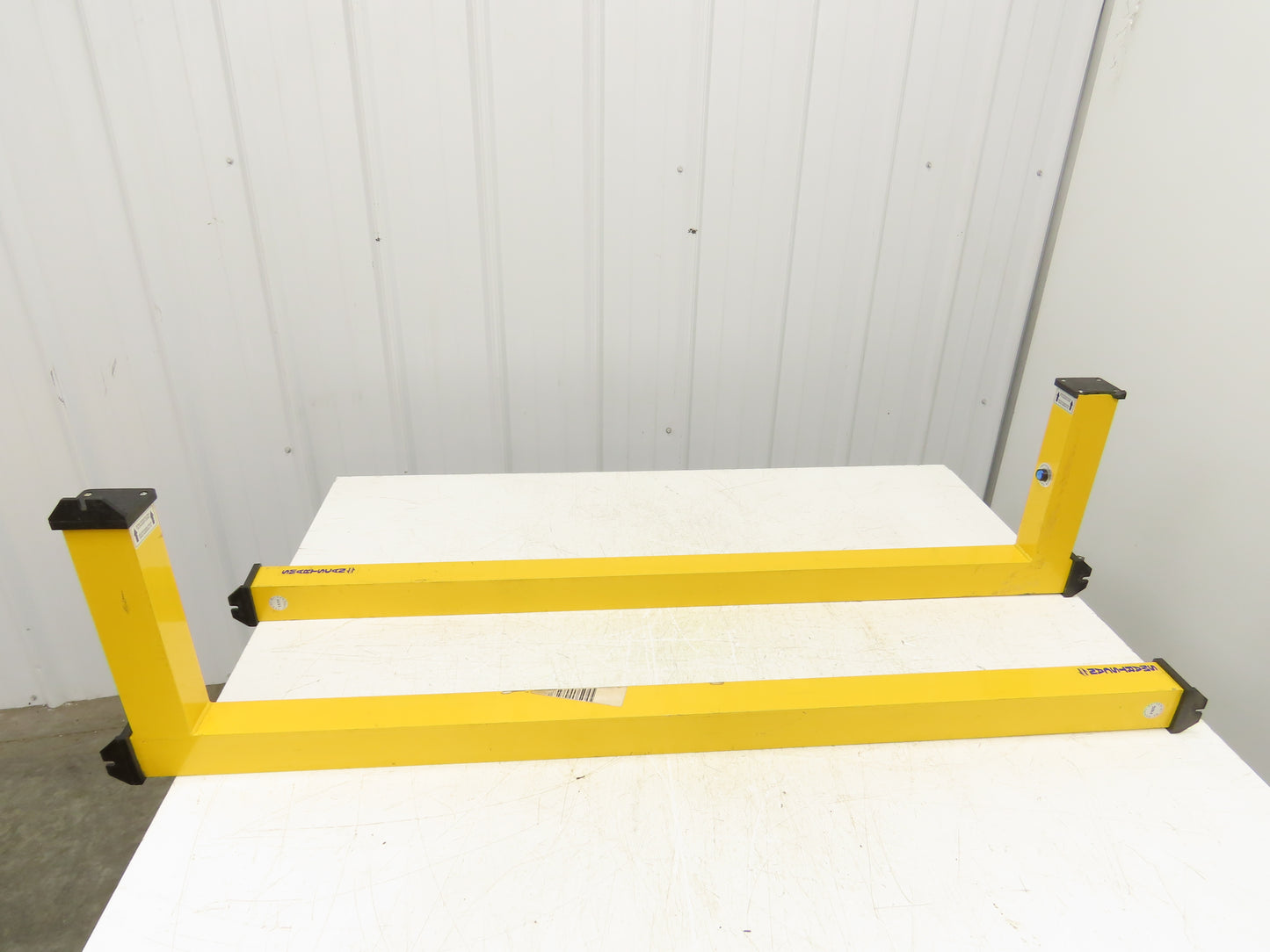 Smartscan 51204APL1 Safety Curtain 2.2m Range 1200 & 300mm 24VDC Broken Bracket