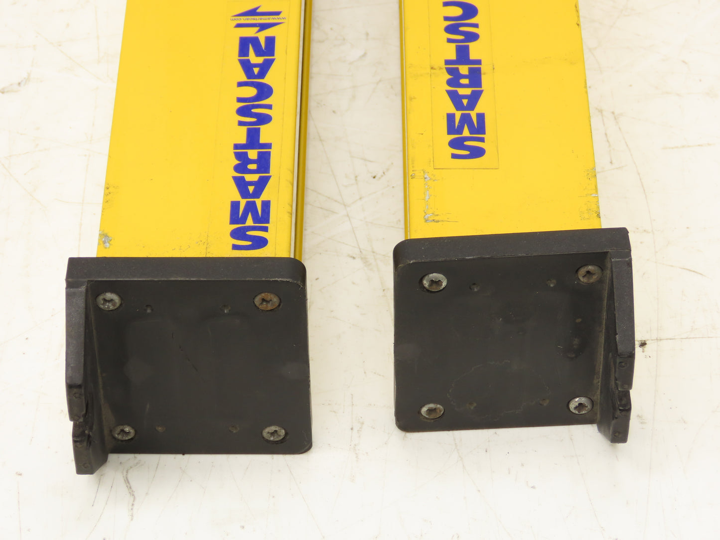 Smartscan 51204APL1 Safety Curtain 2.2m Range 1200 & 300mm 24VDC Broken Bracket