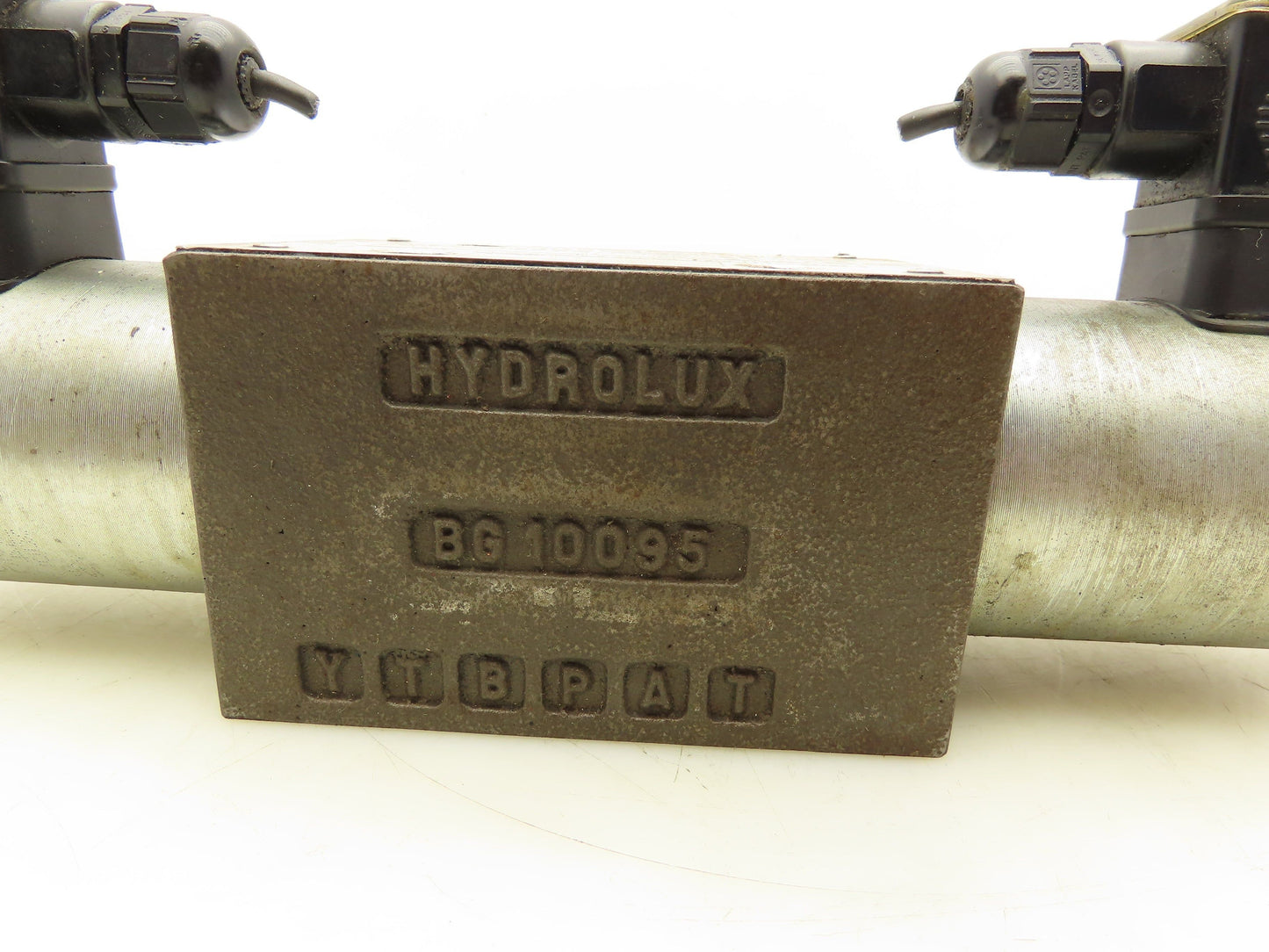 Moog Hydrolux WE43P10CB03C0BN Directional Control Solenoid Valve 24VDC