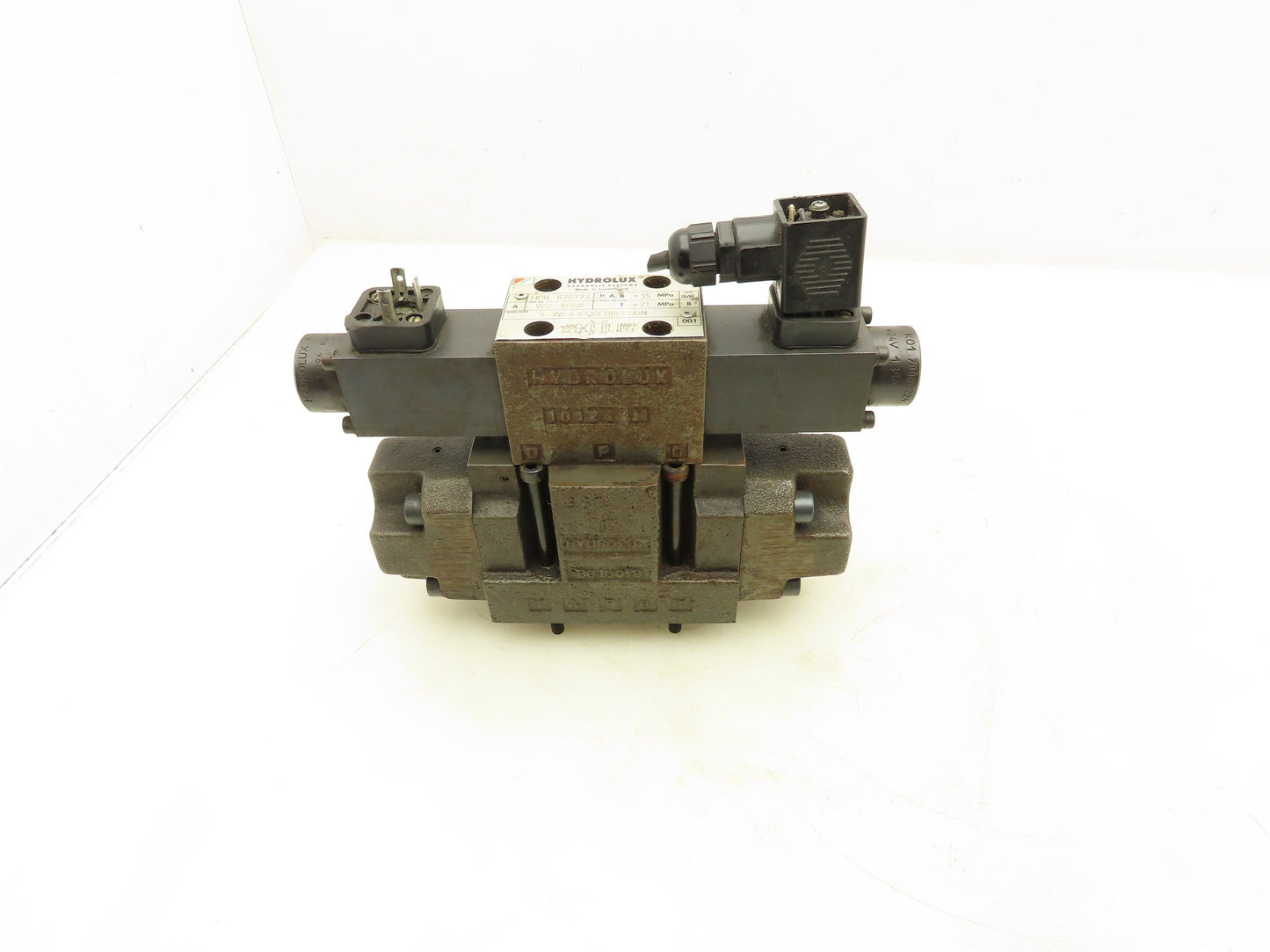 Husky Hydrolux Moog WEH43P10A03CSBN Directional Solenoid Valve K-WE43P06C08PC0BN