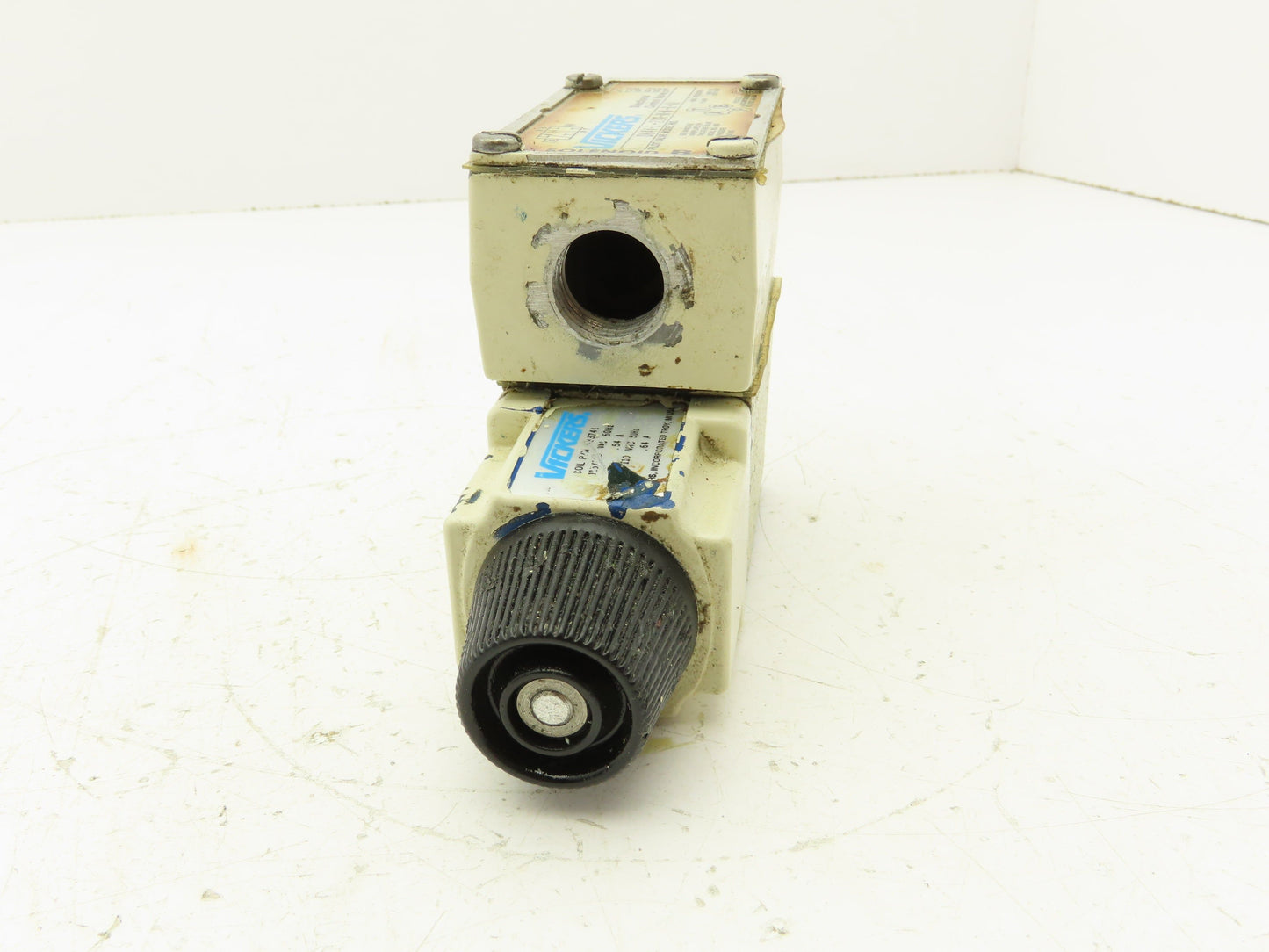 Vickers DG4V-3-22A-M-W-B-40 Directional Control Solenoid Valve 115/120V