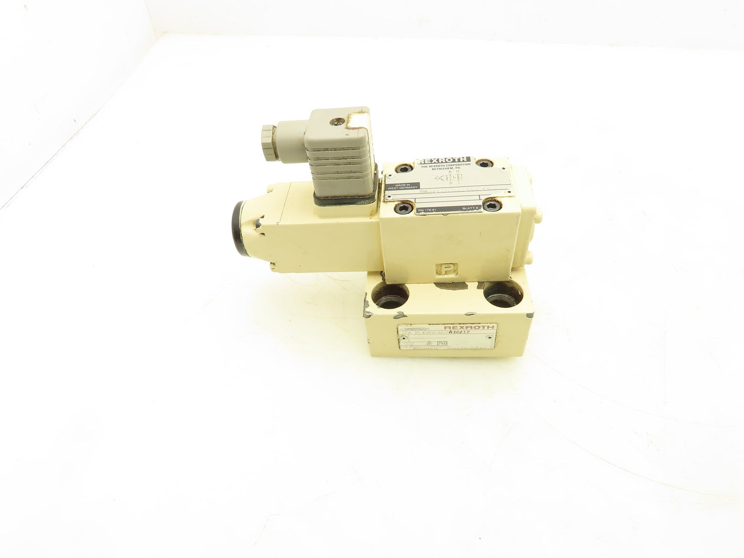 Rexroth LFA25 KWA-60/A10/12 Logic Cartridge Valve Solenoid Control Cover 4WE6D51