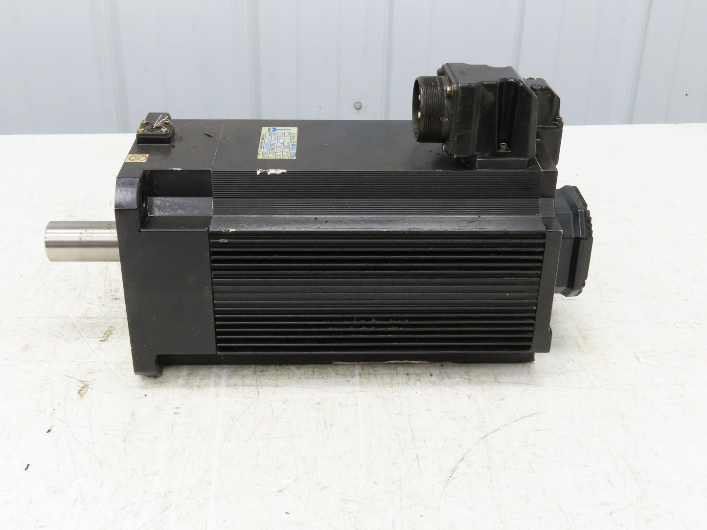 Okuma BL-MP400J-20SBA AC Servo Motor 6.7kW 2000 RPM 143V 40.8A 3PH Encoder
