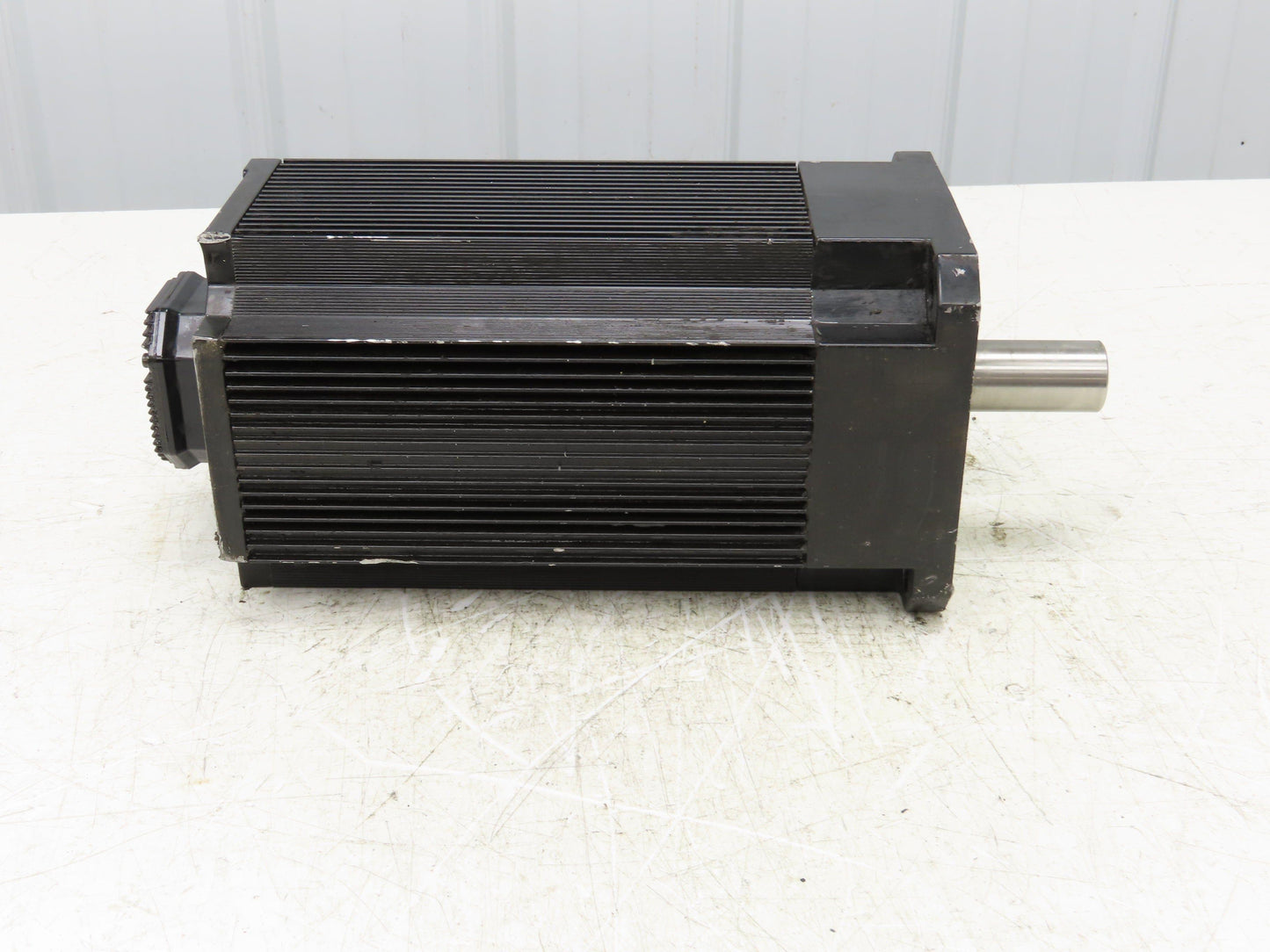 Okuma BL-MP400J-20SBA AC Servo Motor 6.7kW 2000 RPM 143V 40.8A 3PH Encoder