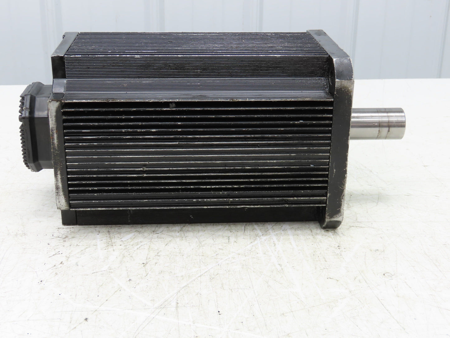 Okuma BL-MP400J-20SNA AC Servo Motor 6.7kW 2000 RPM 143V 40.8A 3PH Encoder