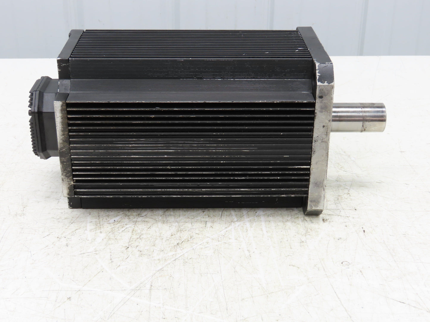 Okuma BL-MP400J-20SNB AC Servo Motor 6.7kW 2000 RPM 143V 40.8A 3PH Encoder