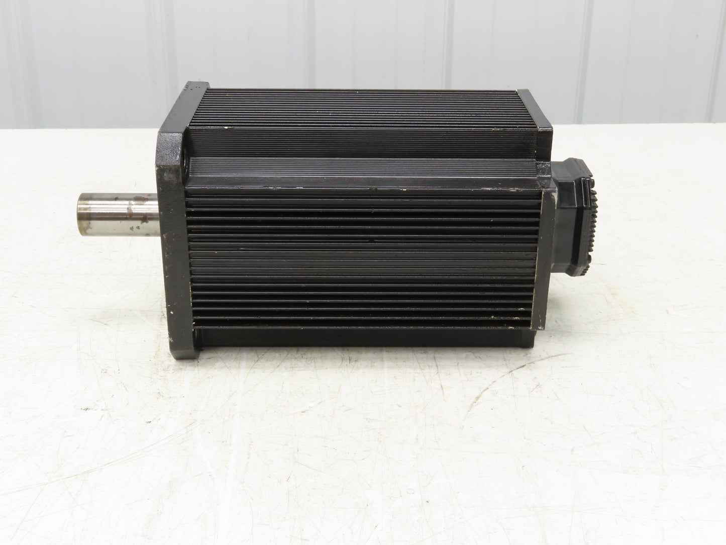 Okuma BL-MP400J-20S AC Servo Motor 6.7kW 2000 RPM 143V 40.8A Encoder ER-J-7200D