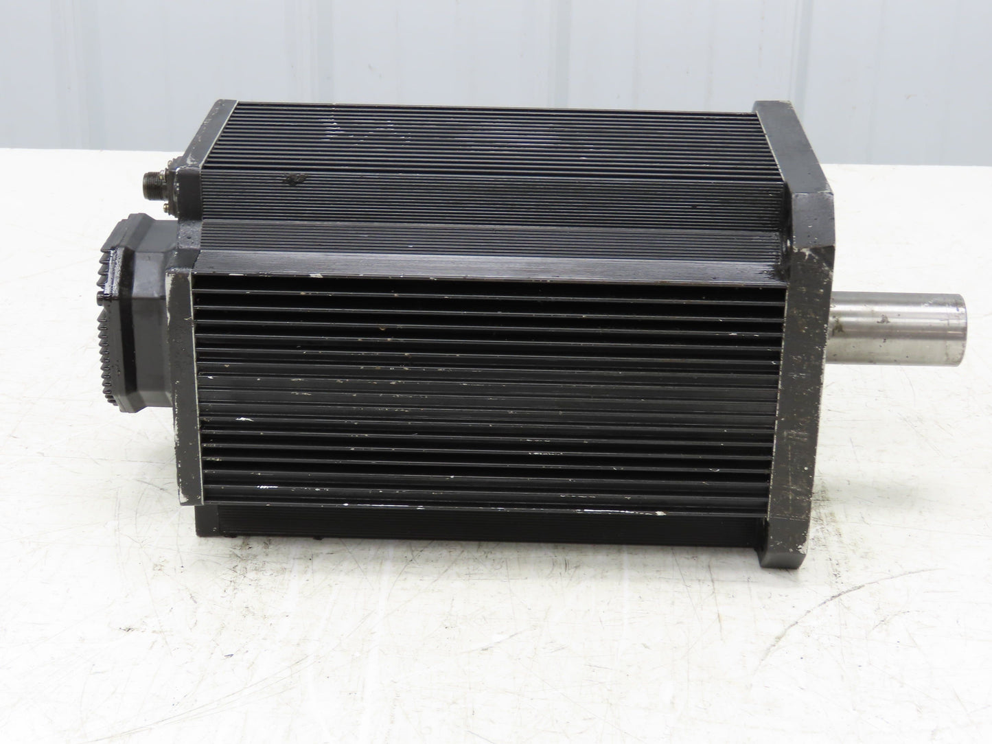 Okuma BL-MP400J-20S AC Servo Motor 6.7kW 2000 RPM 143V 40.8A Encoder ER-JB-7200D