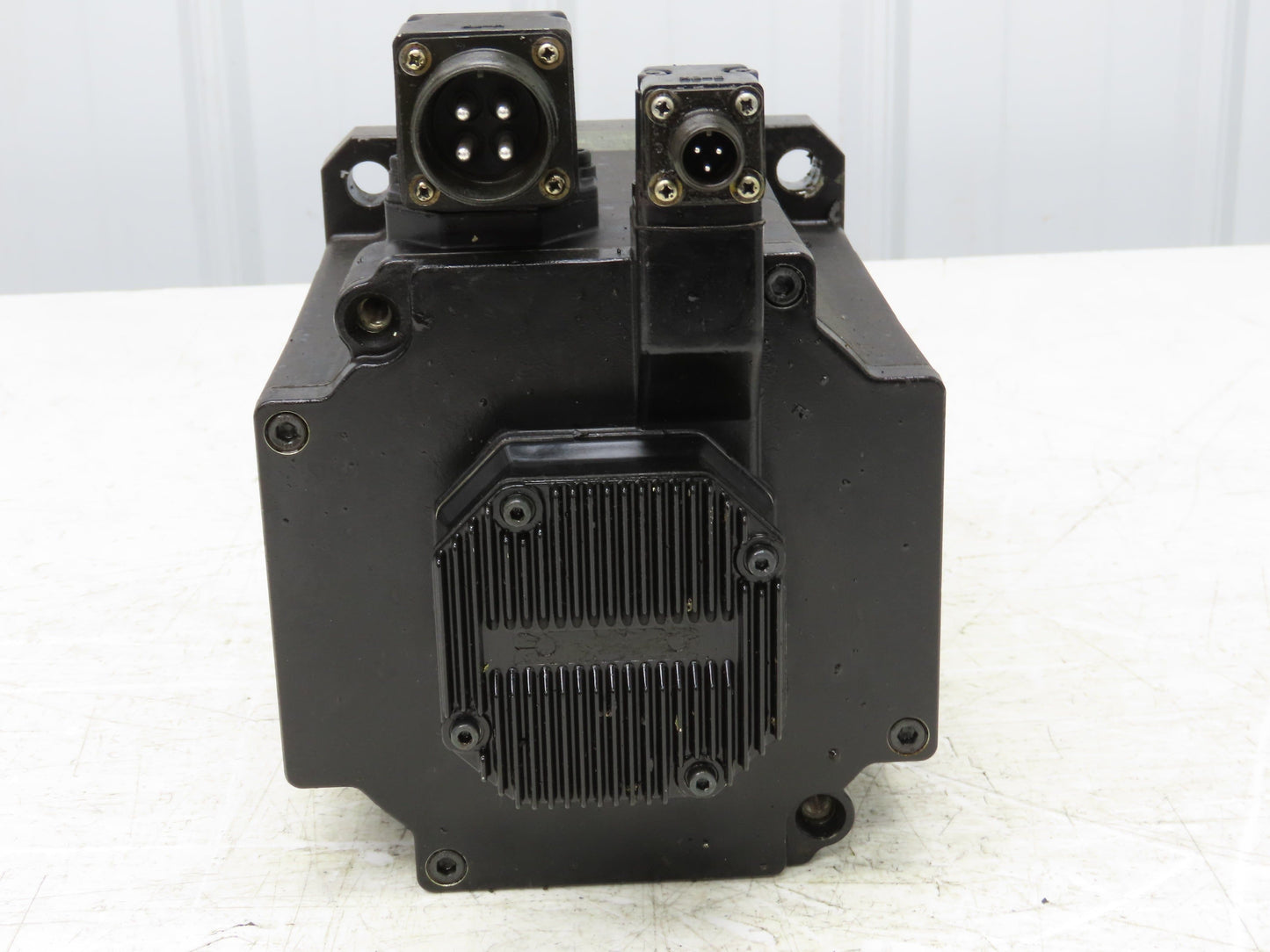 Okuma BL-MC200J-20T AC Servo Motor 4kW 2000 RPM 157V 16.2A 3PH Encoder