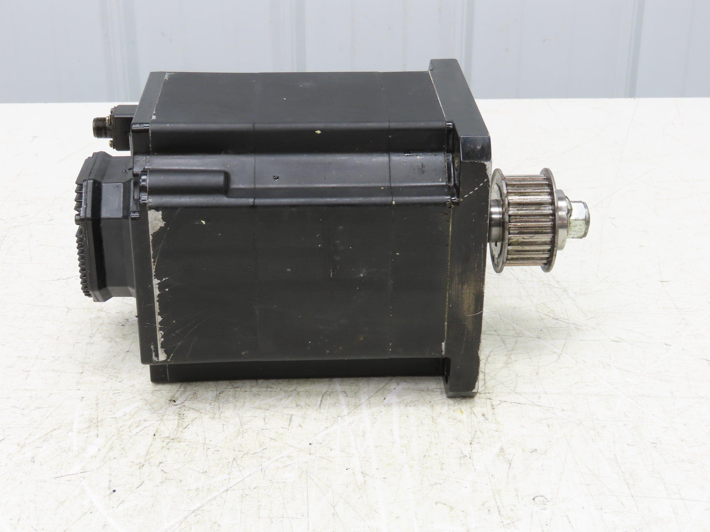 Okuma BL-MC200J-20T AC Servo Motor 4kW 2000 RPM 157V 16.2A 3PH Encoder