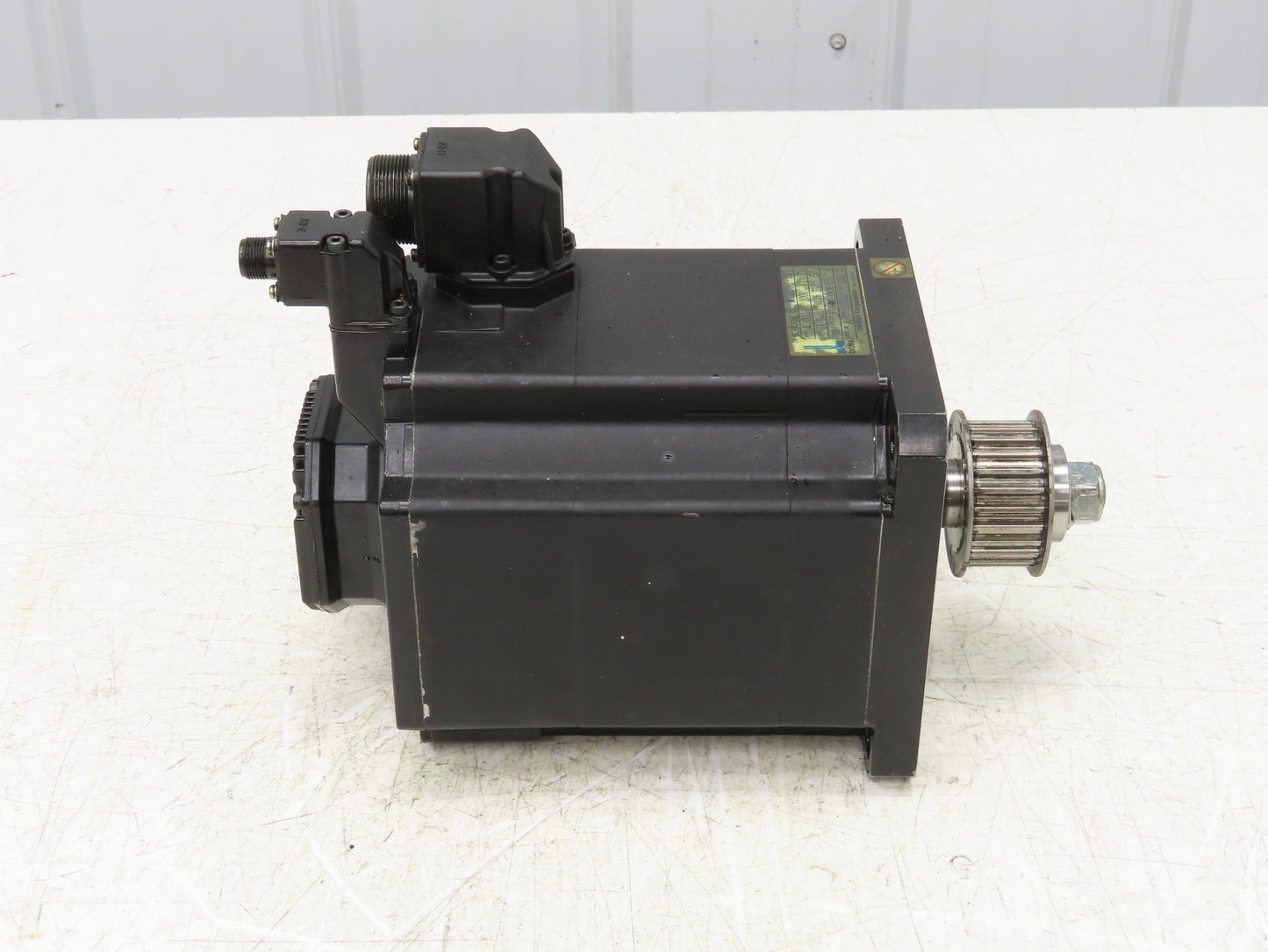 Okuma BL-MC200J-20T AC Servo Motor 4kW 2000 RPM 157V 16.2A 3PH Encoder