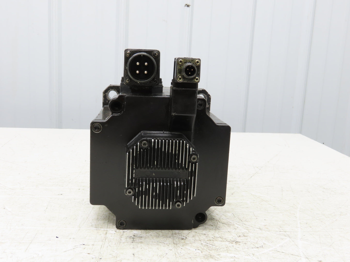 Okuma BL-MC100J-30S AC Servo Motor 3kW 3000 RPM 133V 13.4A 3PH Encoder