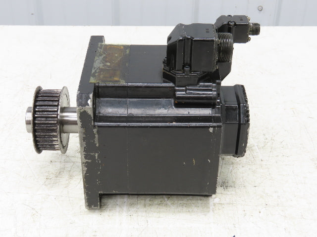 Okuma BL-MC100J-30S AC Servo Motor 3kW 3000 RPM 133V 13.4A 3PH Encoder