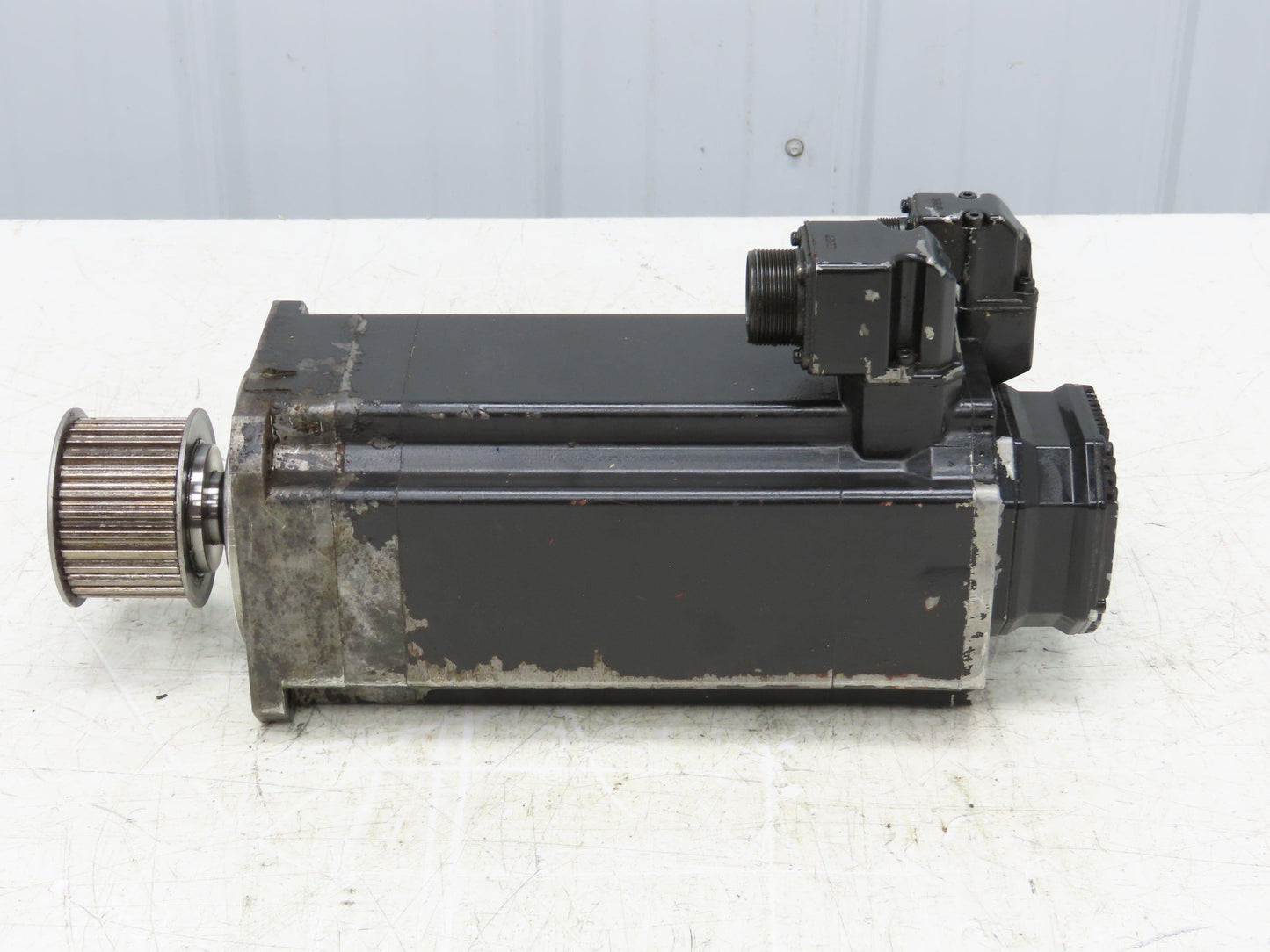Okuma BL-MC190J-20T AC Servo Motor 3.9kW 2000 RPM 133V 16.9A 3PH Encoder
