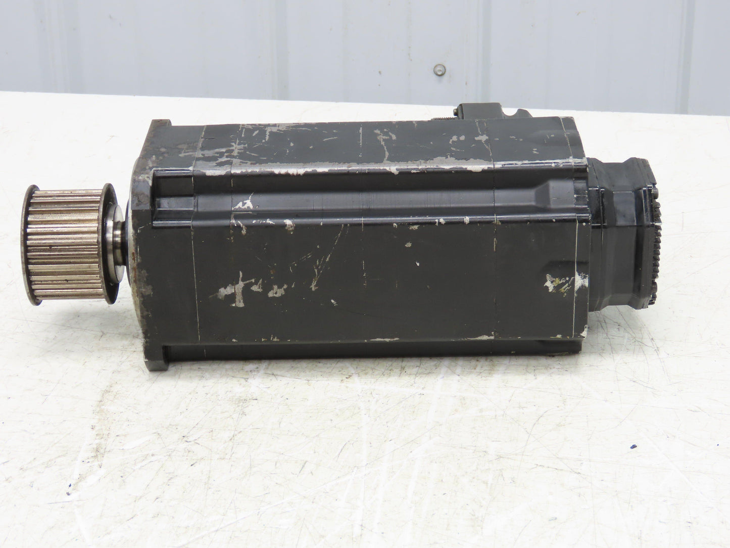Okuma BL-MC190J-20T AC Servo Motor 3.9kW 2000 RPM 133V 19.1A 3PH Encoder