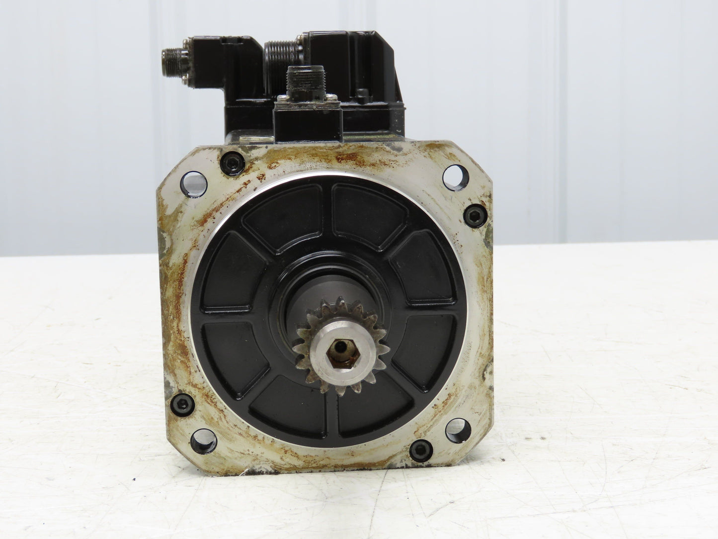 Okuma BL-MC50J-20TB AC Servo Motor 1kW 133V 2000 RPM 4.9A 3PH Encoder