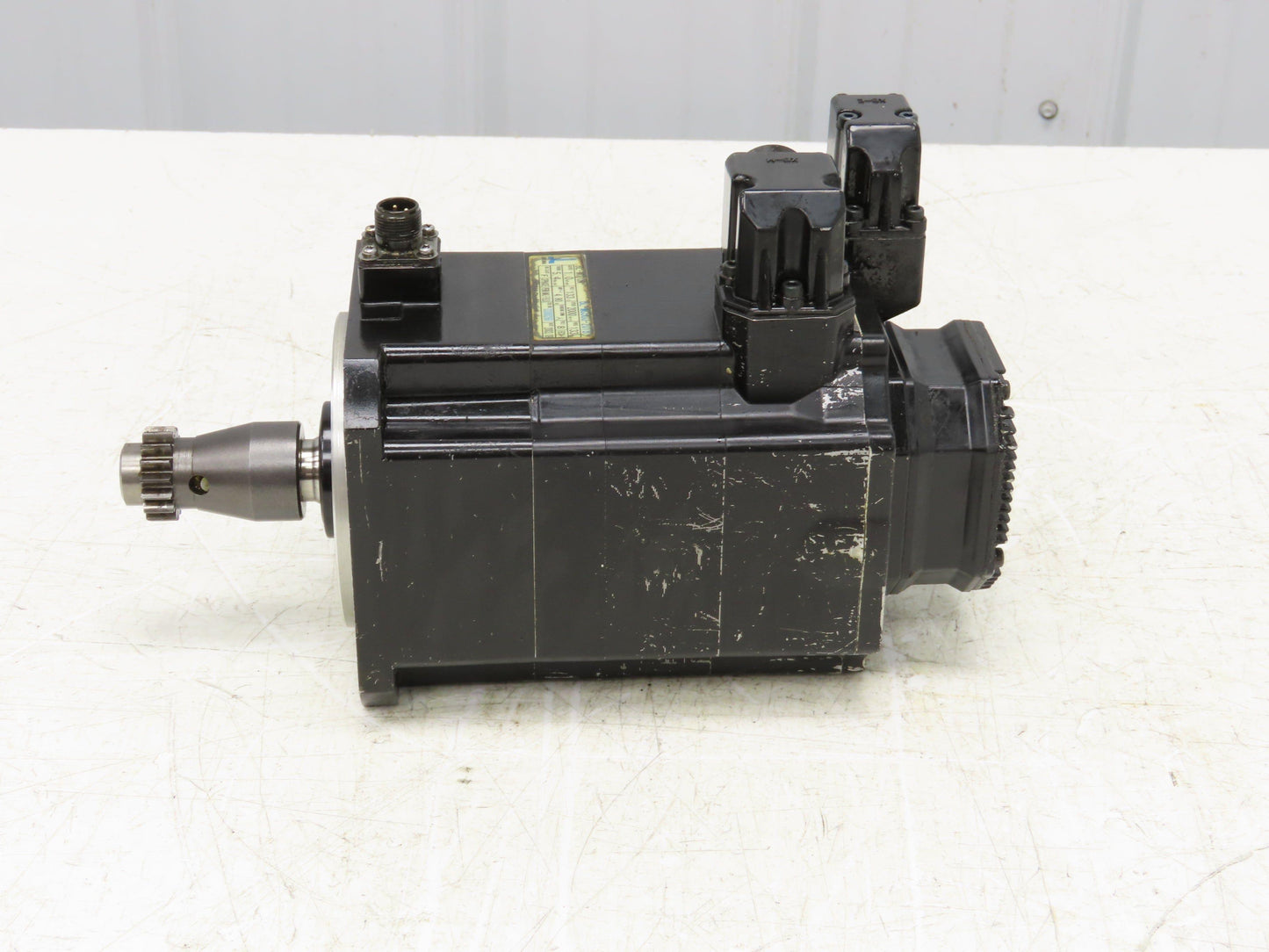 Okuma BL-MC50J-20TB AC Servo Motor 1kW 133V 2000 RPM 4.9A 3PH Encoder