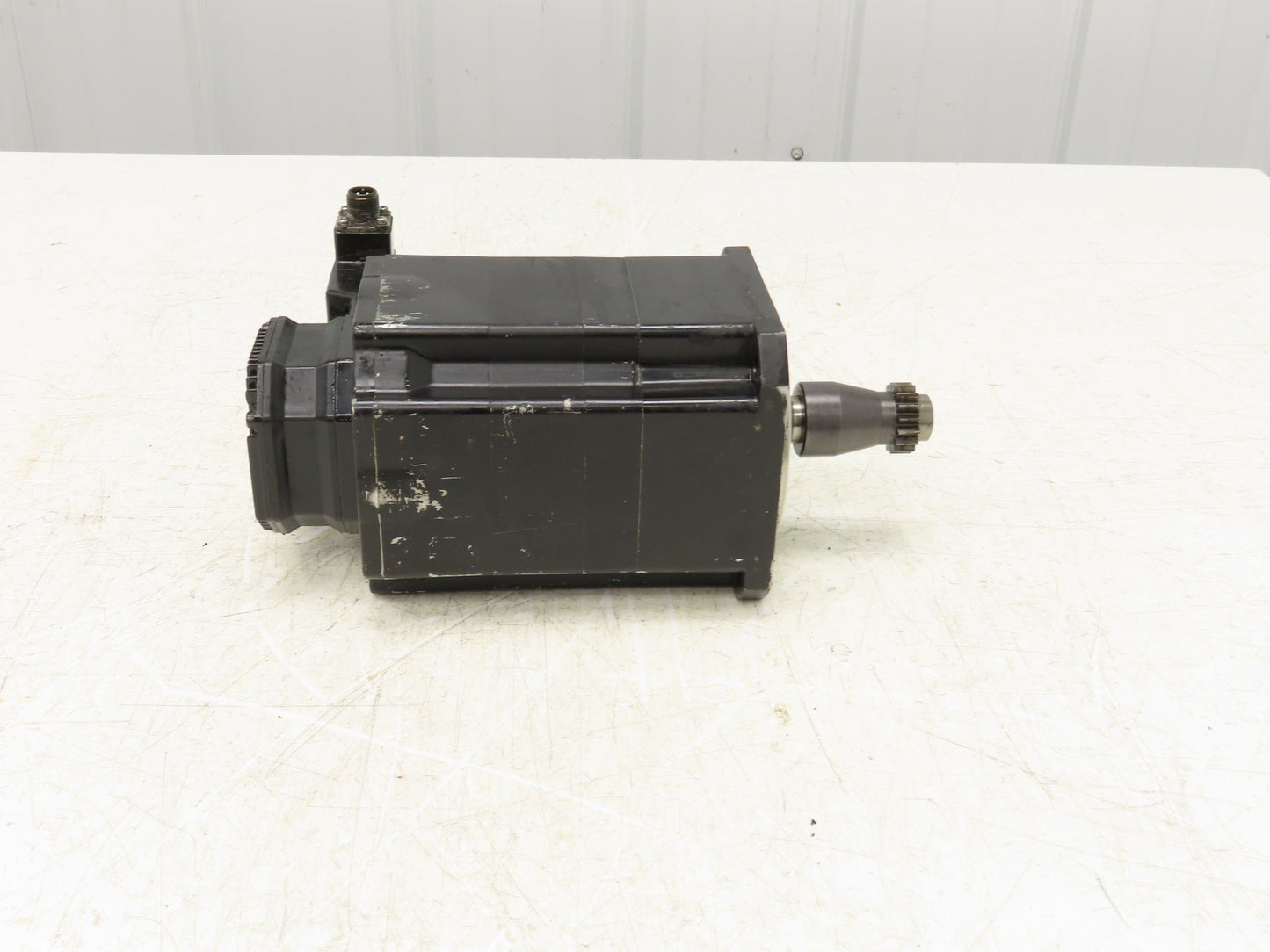 Okuma BL-MC50J-20TB AC Servo Motor 1kW 133V 2000 RPM 4.9A 3PH Encoder