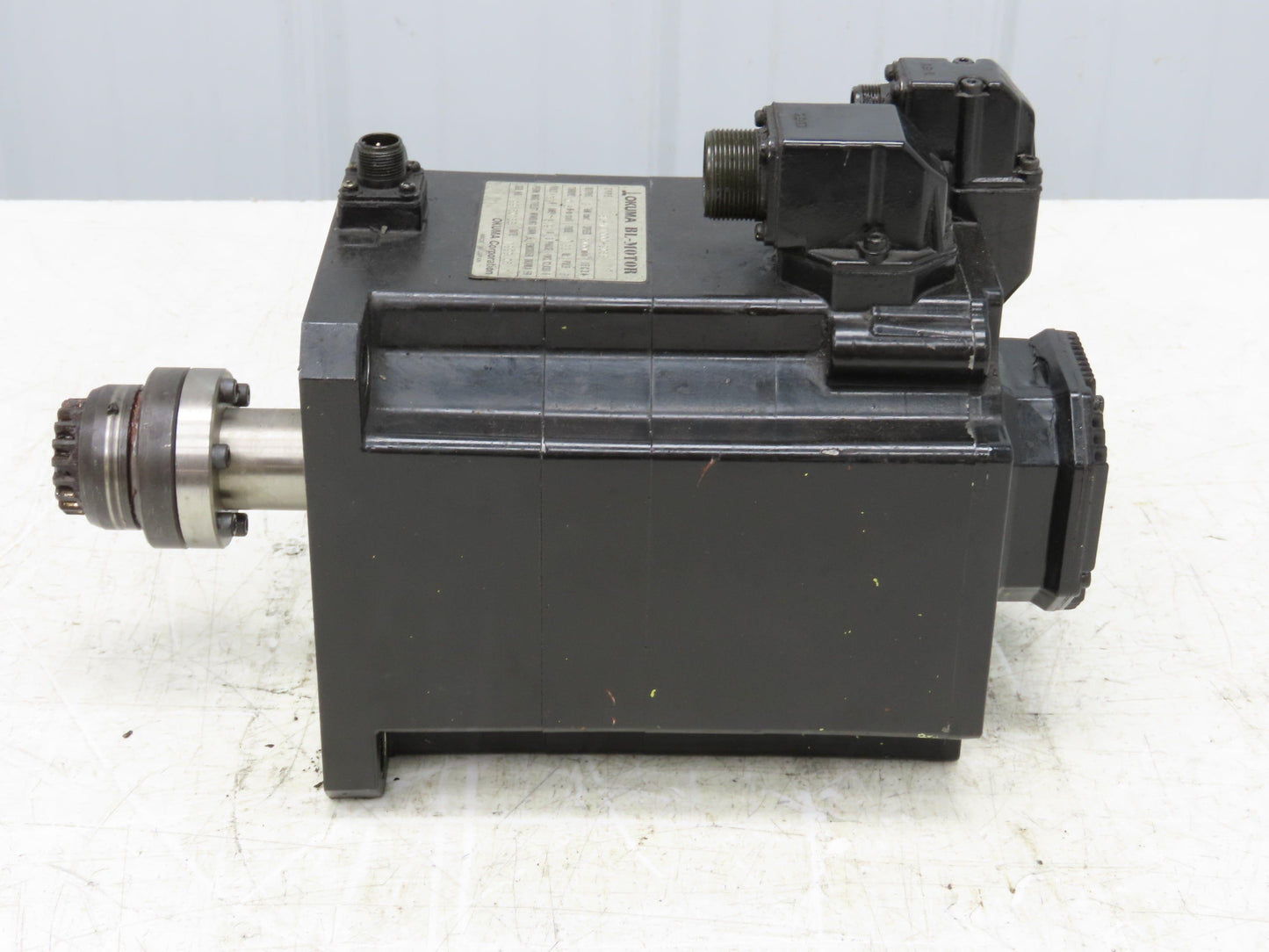 Okuma BL-MC100J-20SB AC Servo Motor 2kW 2000 RPM 133V 8.91A 3PH Encoder