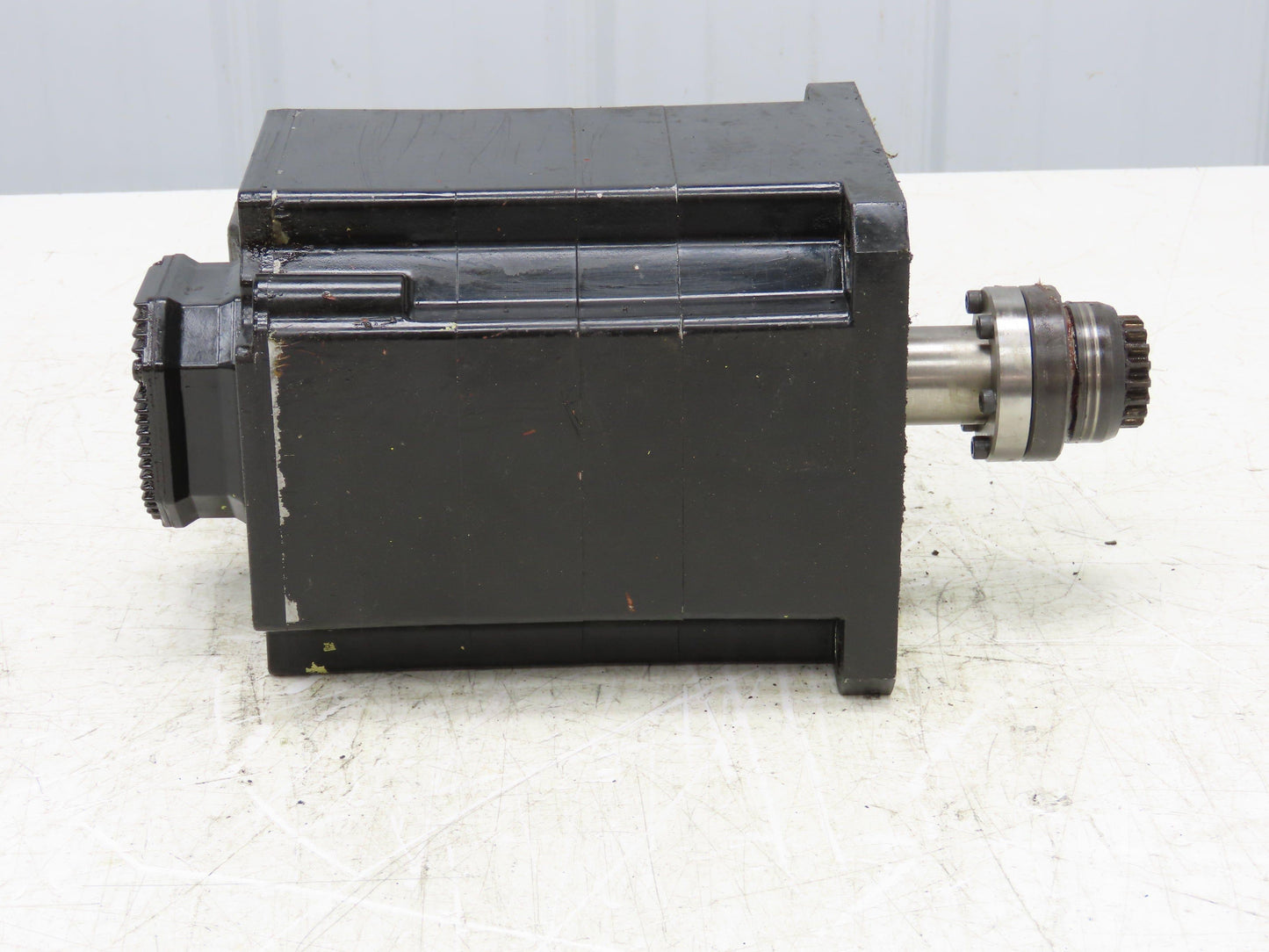 Okuma BL-MC100J-20SB AC Servo Motor 2kW 2000 RPM 133V 8.91A 3PH Encoder