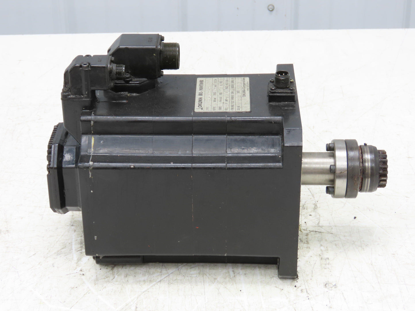 Okuma BL-MC100J-20SB AC Servo Motor 2kW 2000 RPM 133V 8.91A 3PH Encoder